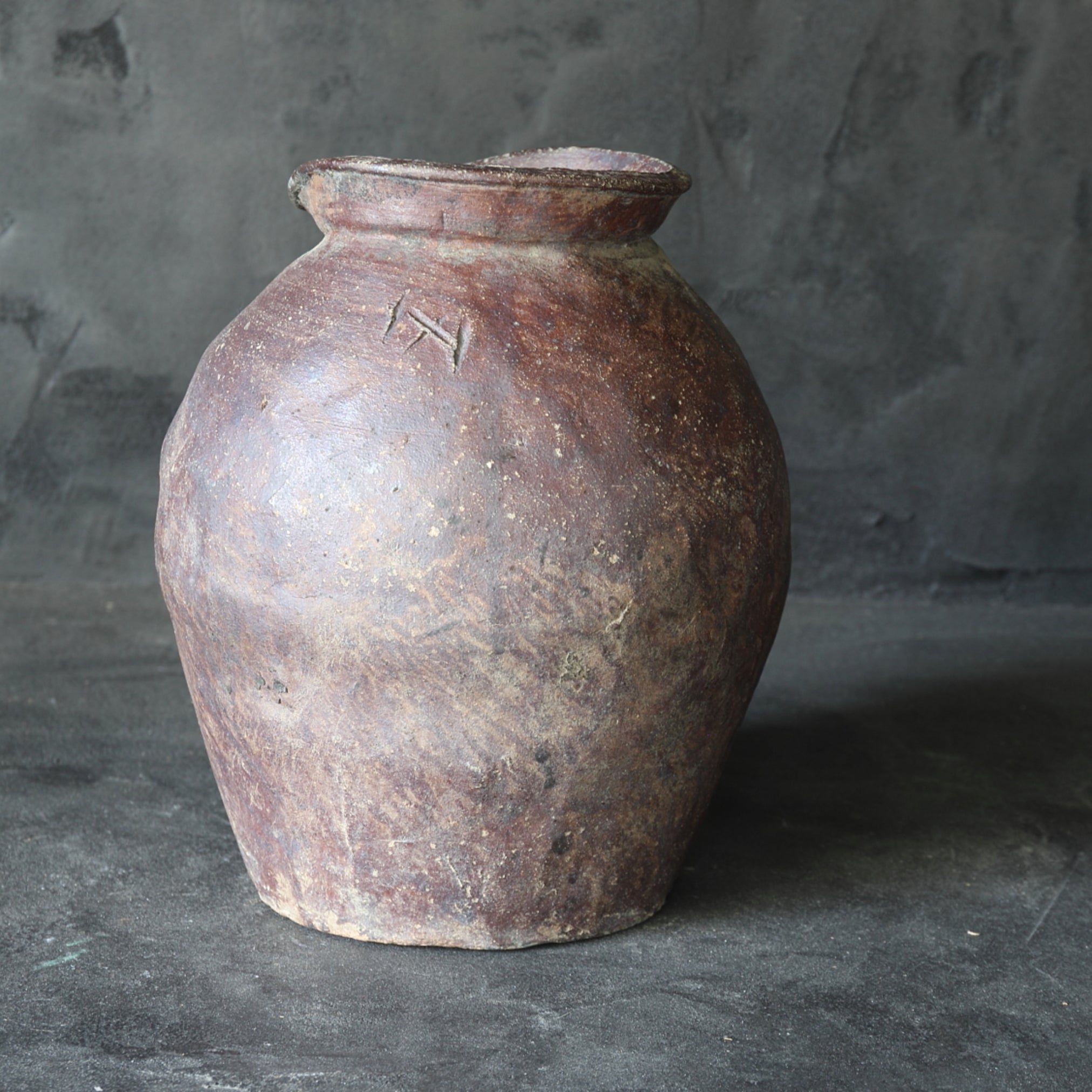 Antique Tokoname jar Muromachi/1336-1573CE