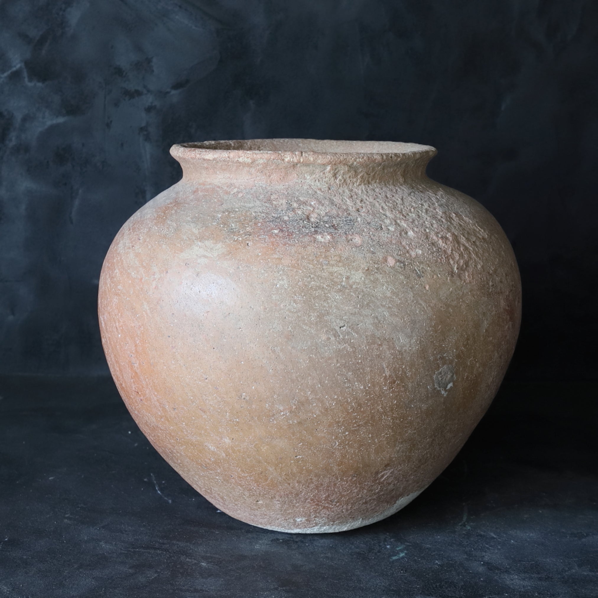 Gusuku -style pottery large pot Kamakura-Muromachi/1185-1573CE