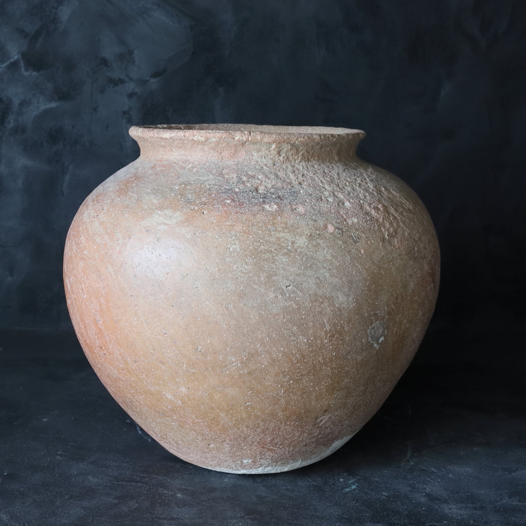 Gusuku -style pottery large pot Kamakura-Muromachi/1185-1573CE