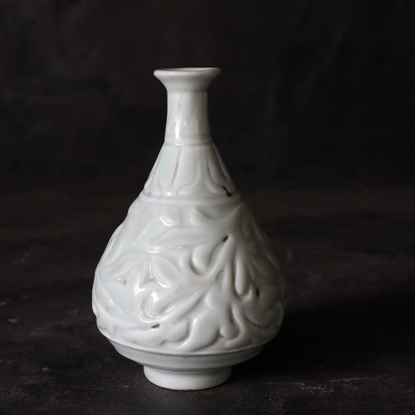 中国古董青花瓷花瓶刻花图案 明/1368-1644CE