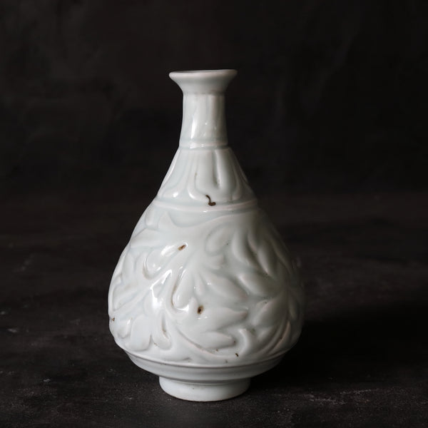 中国古董青花瓷花瓶刻花图案 明/1368-1644CE