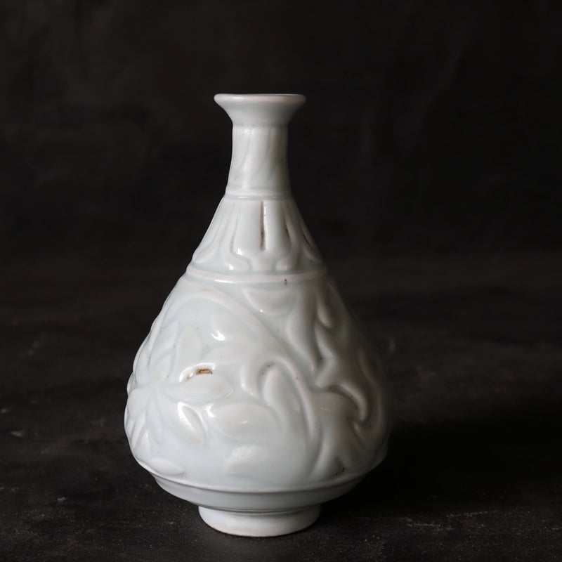 中国アンティーク青白磁陽刻花文瓶 明時代/1368-1644CE