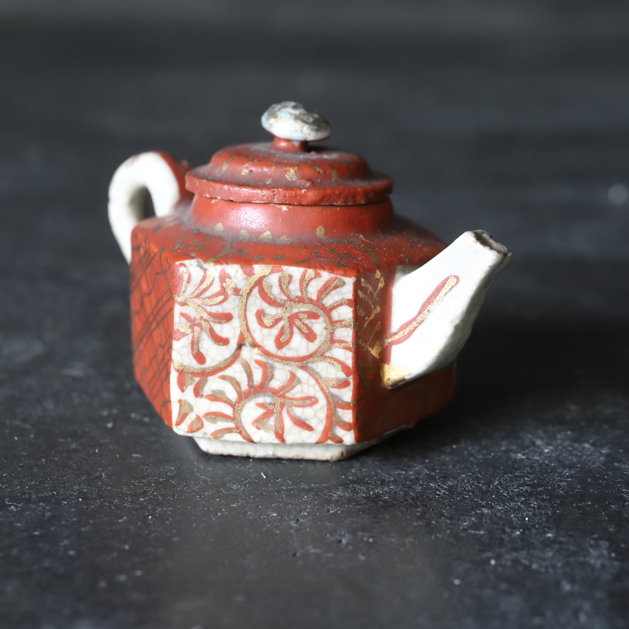 Ko-Kutani red-painted sencha teapot Edo/1603-1867CE