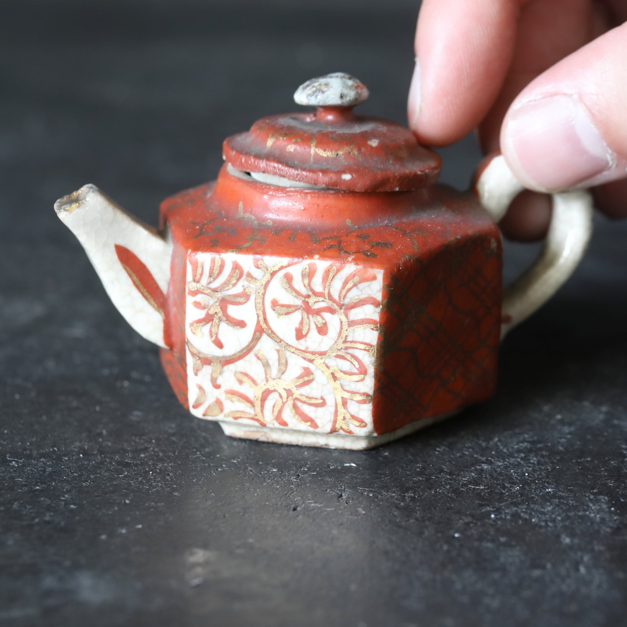 Ko-Kutani red-painted sencha teapot Edo/1603-1867CE