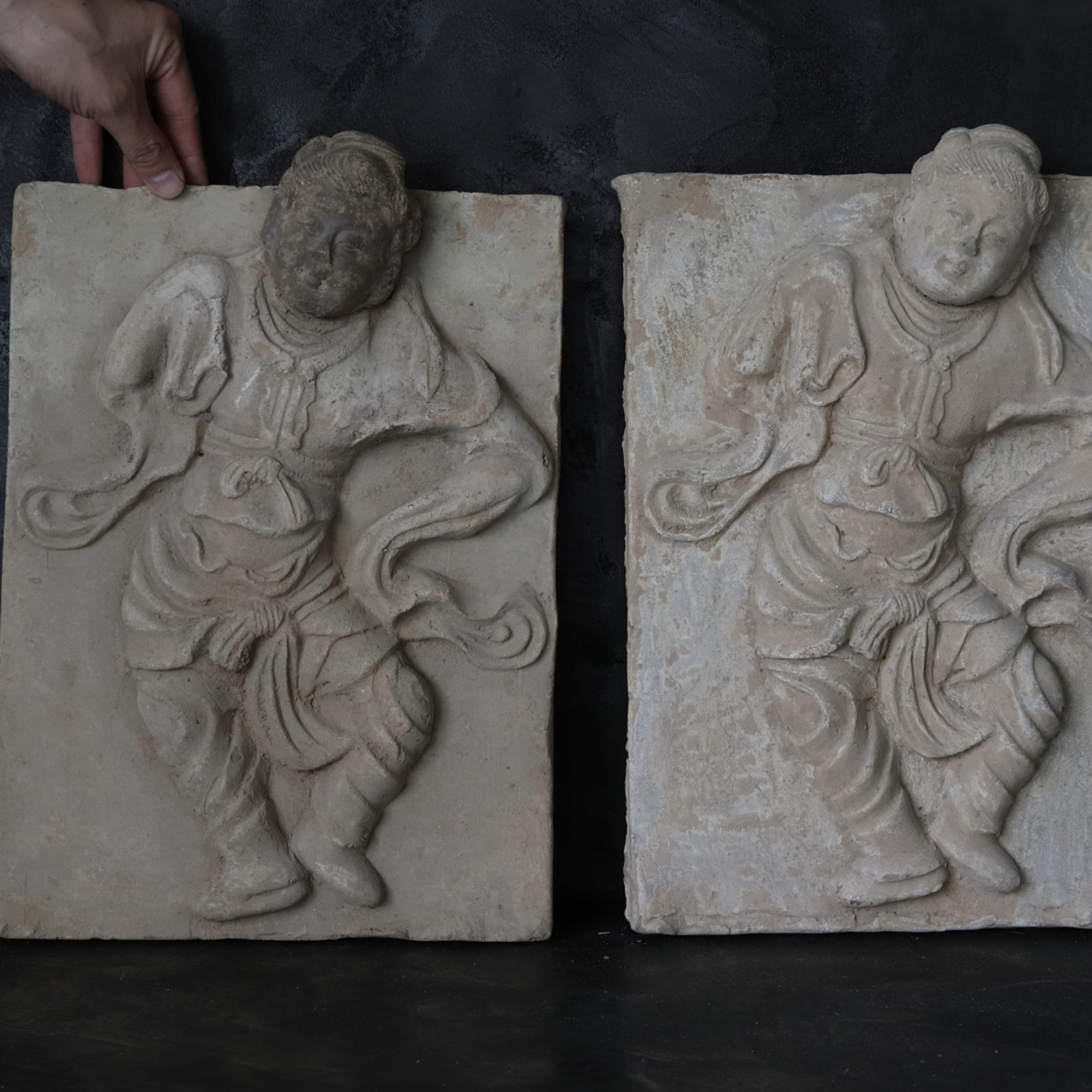 A pair of gray pottery relief sculptures Tang Dynasty/618-907CE