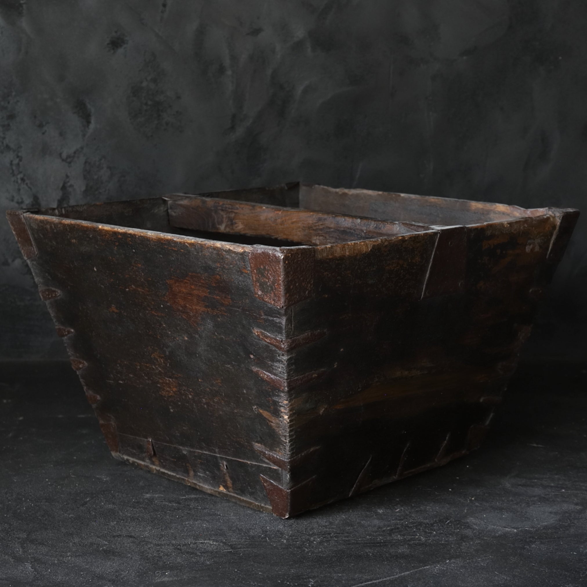 Korean Antique wooden bucket Joseon Dynasty/1392-1897CE