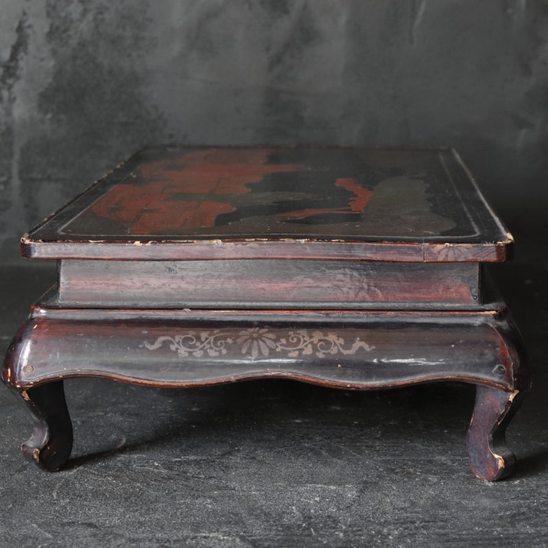 Traditional lacquered table m Qing Dynasty/1616-1911CE