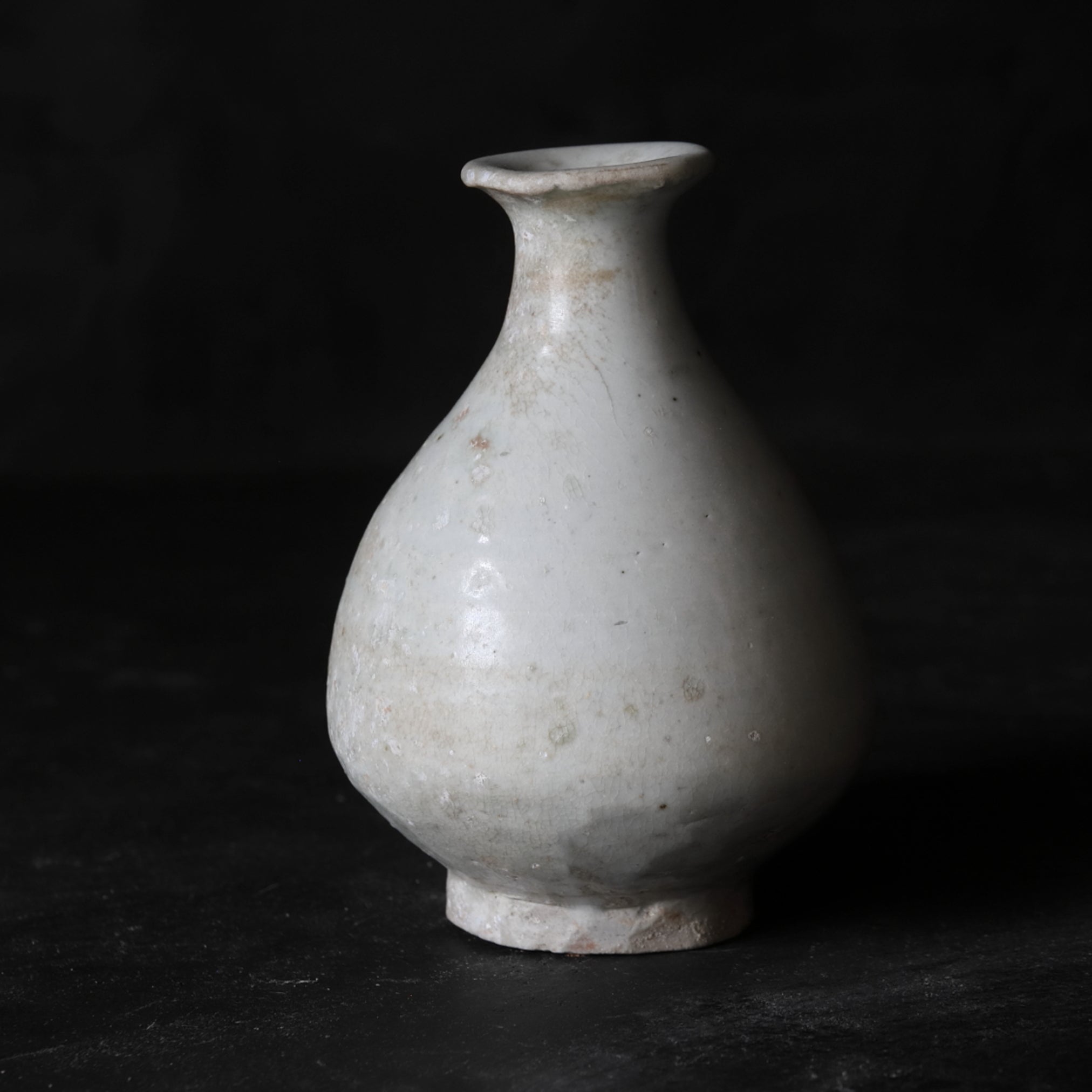 Korean Antique white porcelain bottle Joseon Dynasty/1392-1897CE