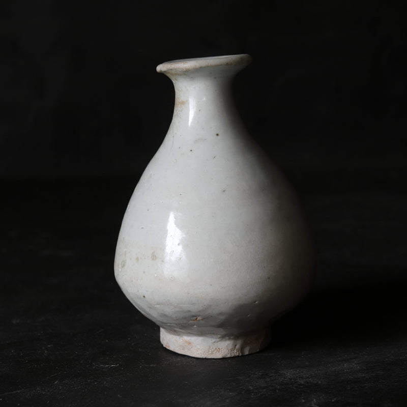 Korean Antique white porcelain bottle Joseon Dynasty/1392-1897CE
