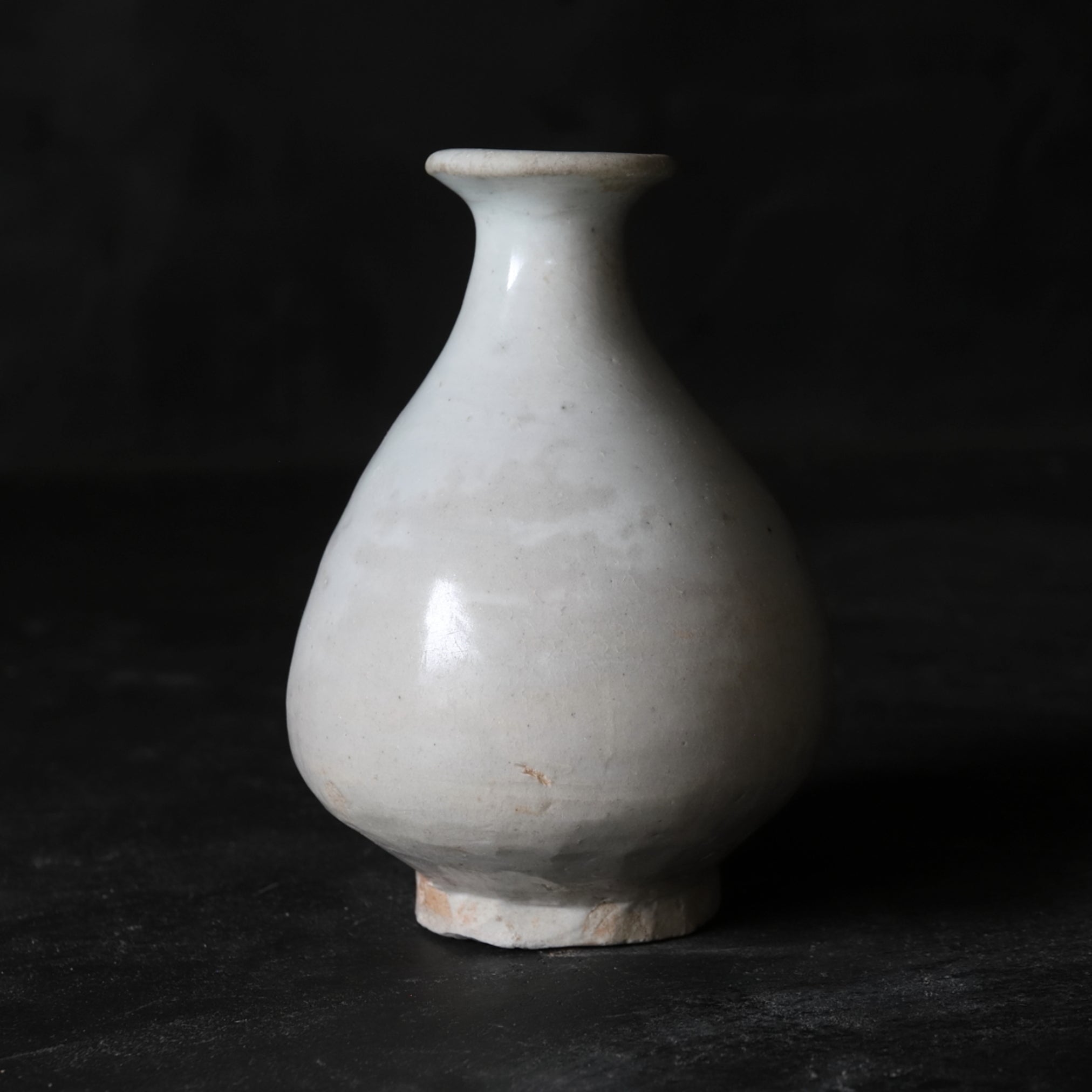 Korean Antique white porcelain bottle Joseon Dynasty/1392-1897CE