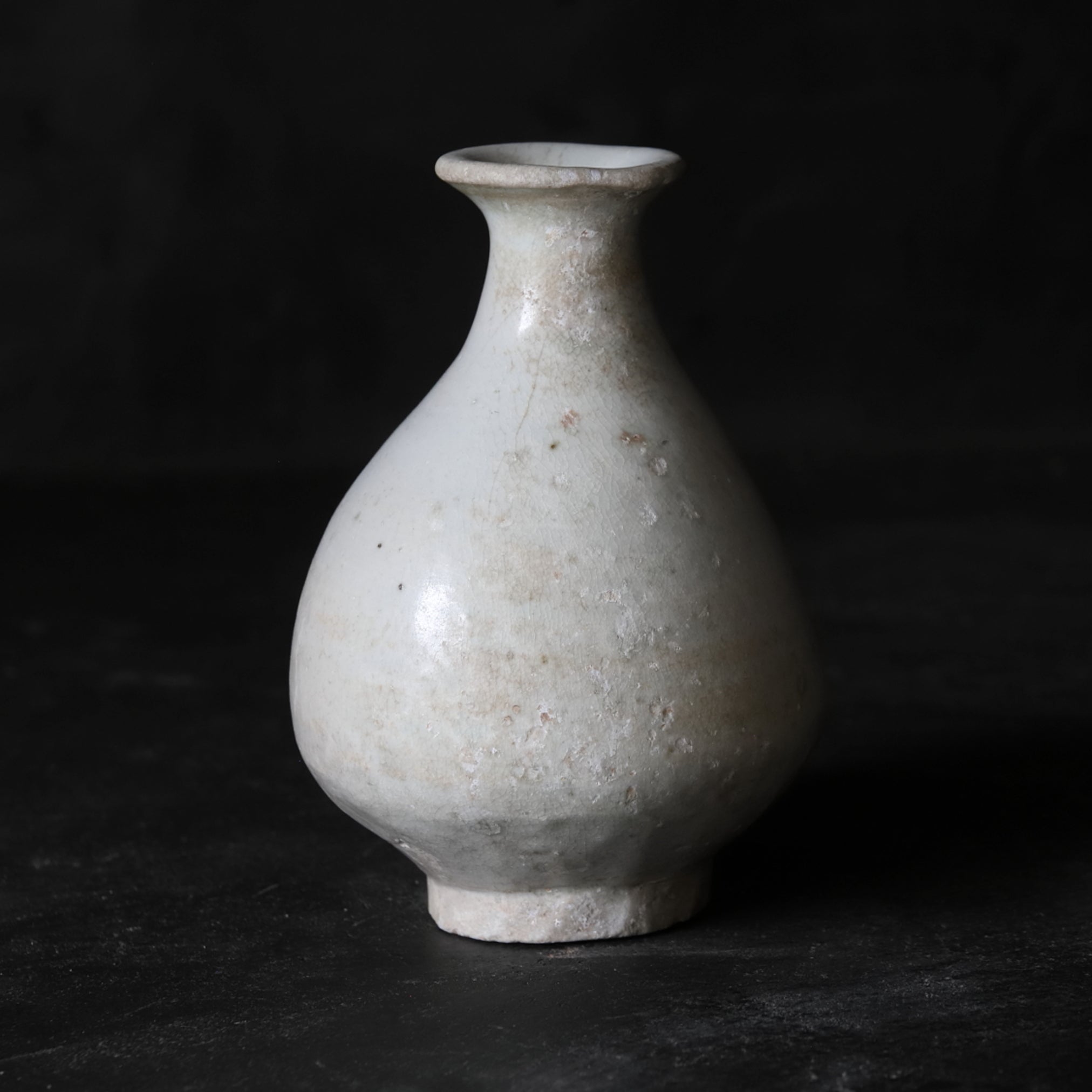 Korean Antique white porcelain bottle Joseon Dynasty/1392-1897CE