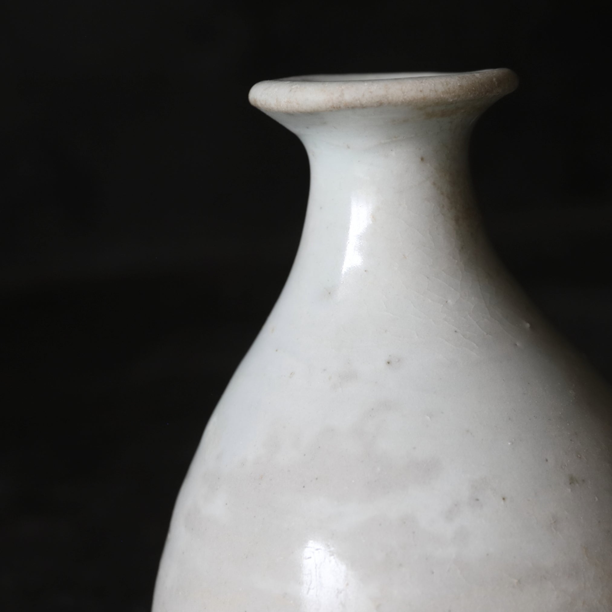 Korean Antique white porcelain bottle Joseon Dynasty/1392-1897CE