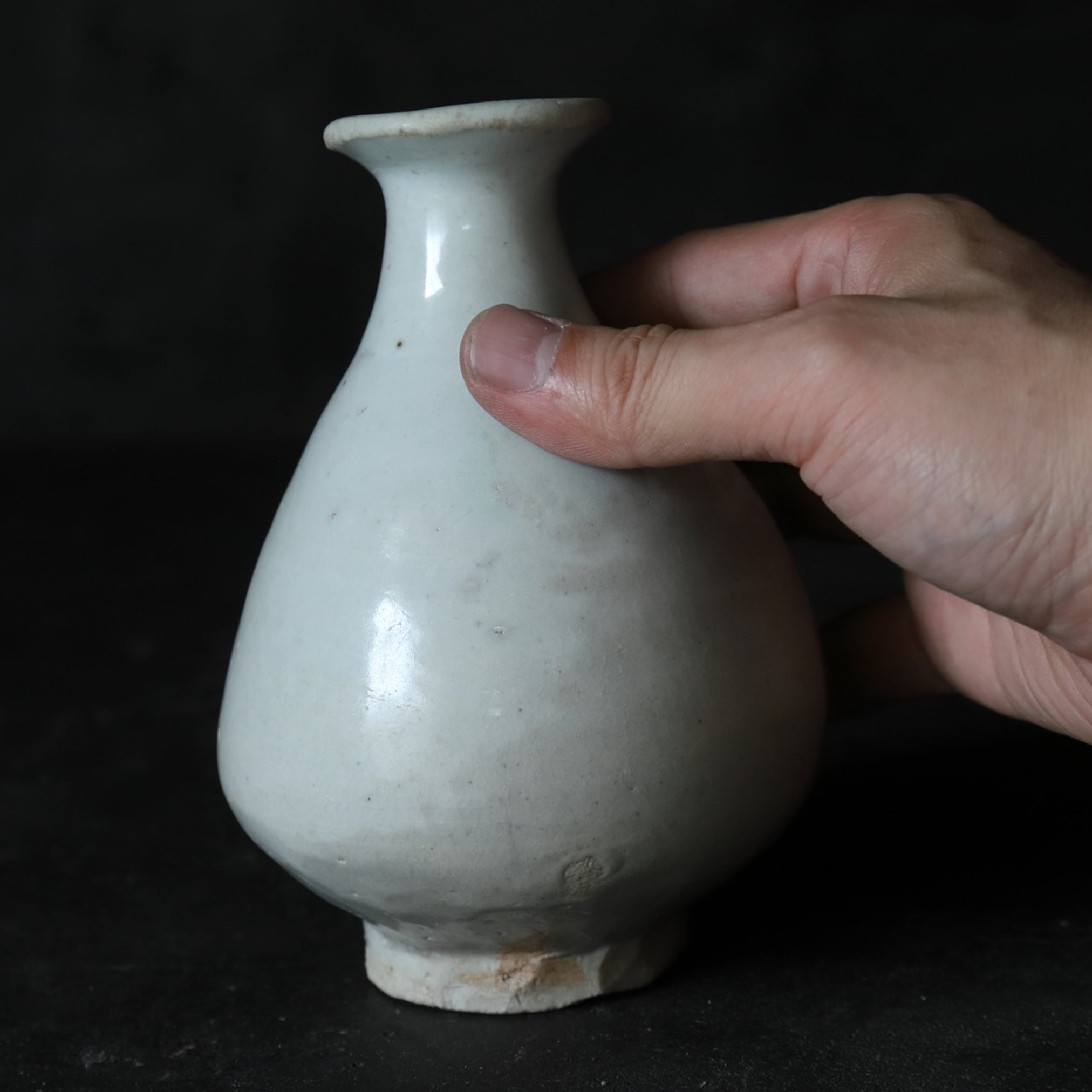 Korean Antique white porcelain bottle Joseon Dynasty/1392-1897CE