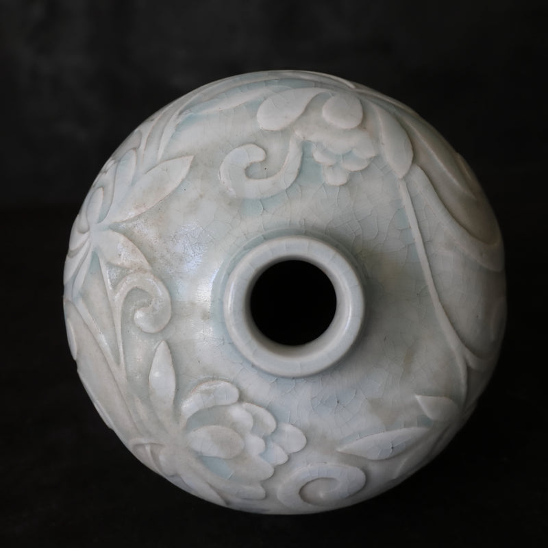 中国アンティーク青白磁陽刻花文梅瓶 明-清時代/1368-1911CE