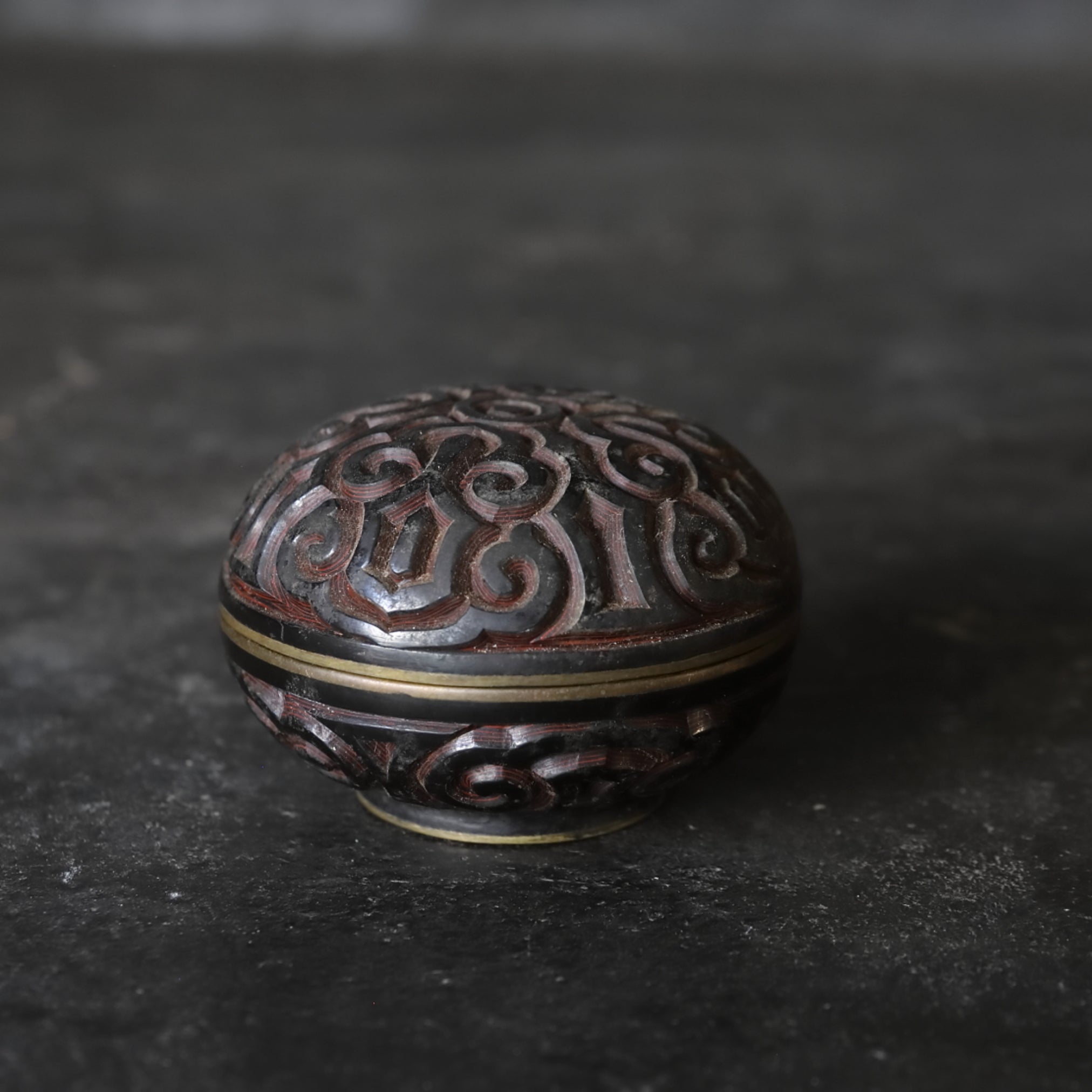 Tsuishu incense case