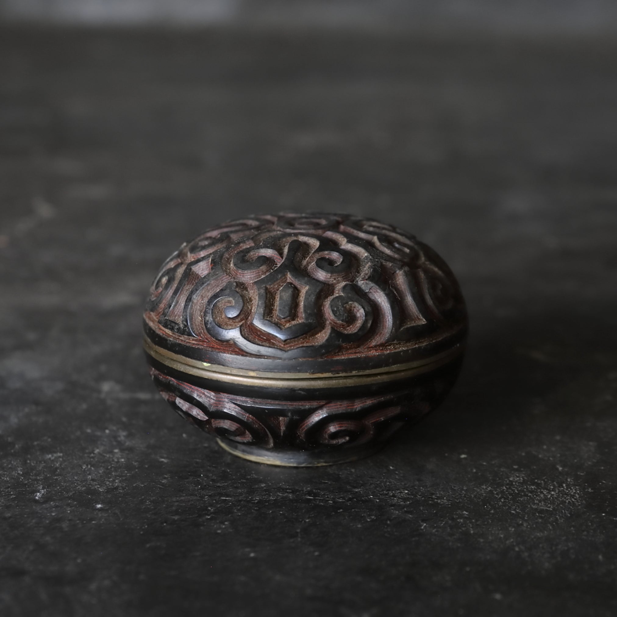 Tsuishu incense case