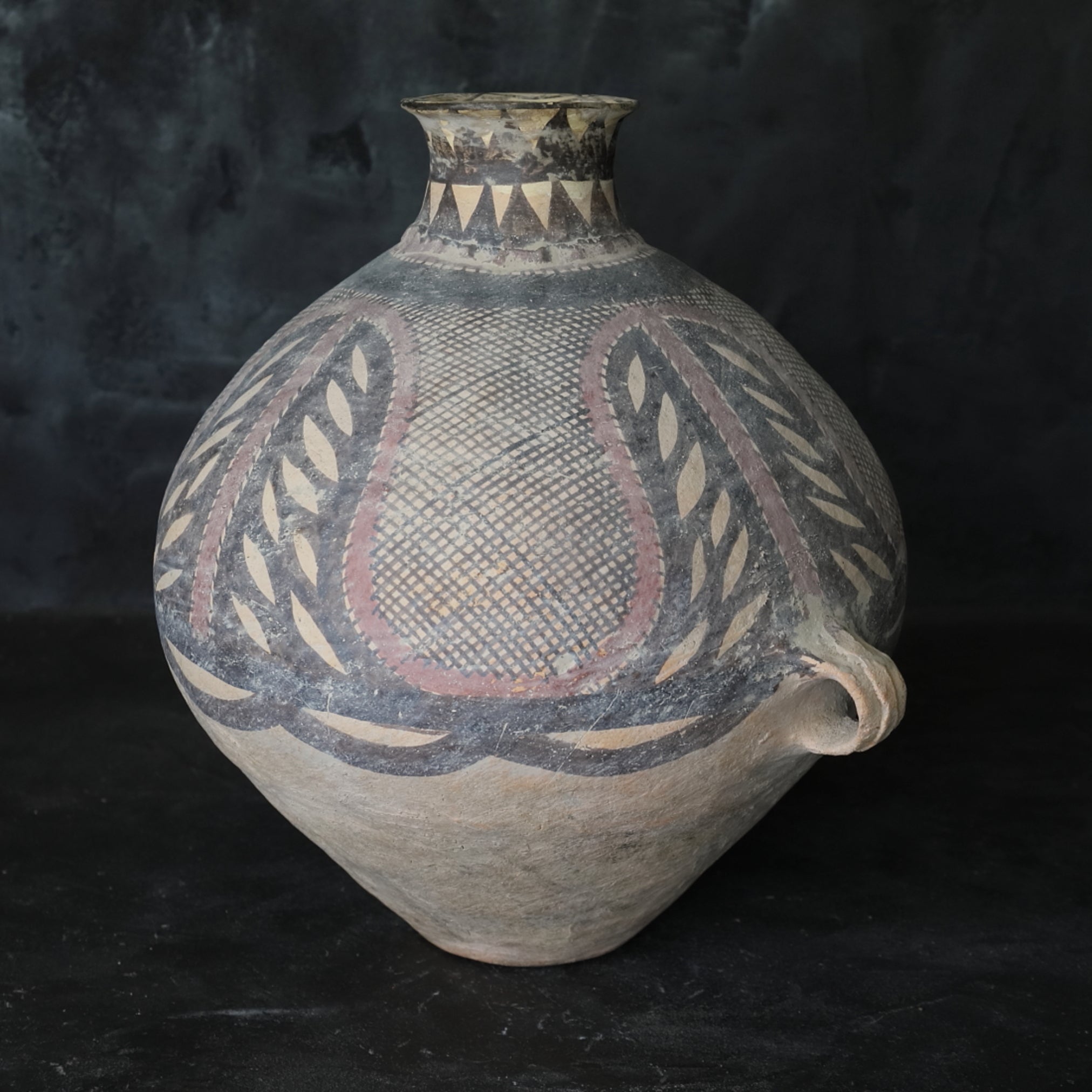 Yangshao pottery large pot Majiayao culture/3300-2050BCE