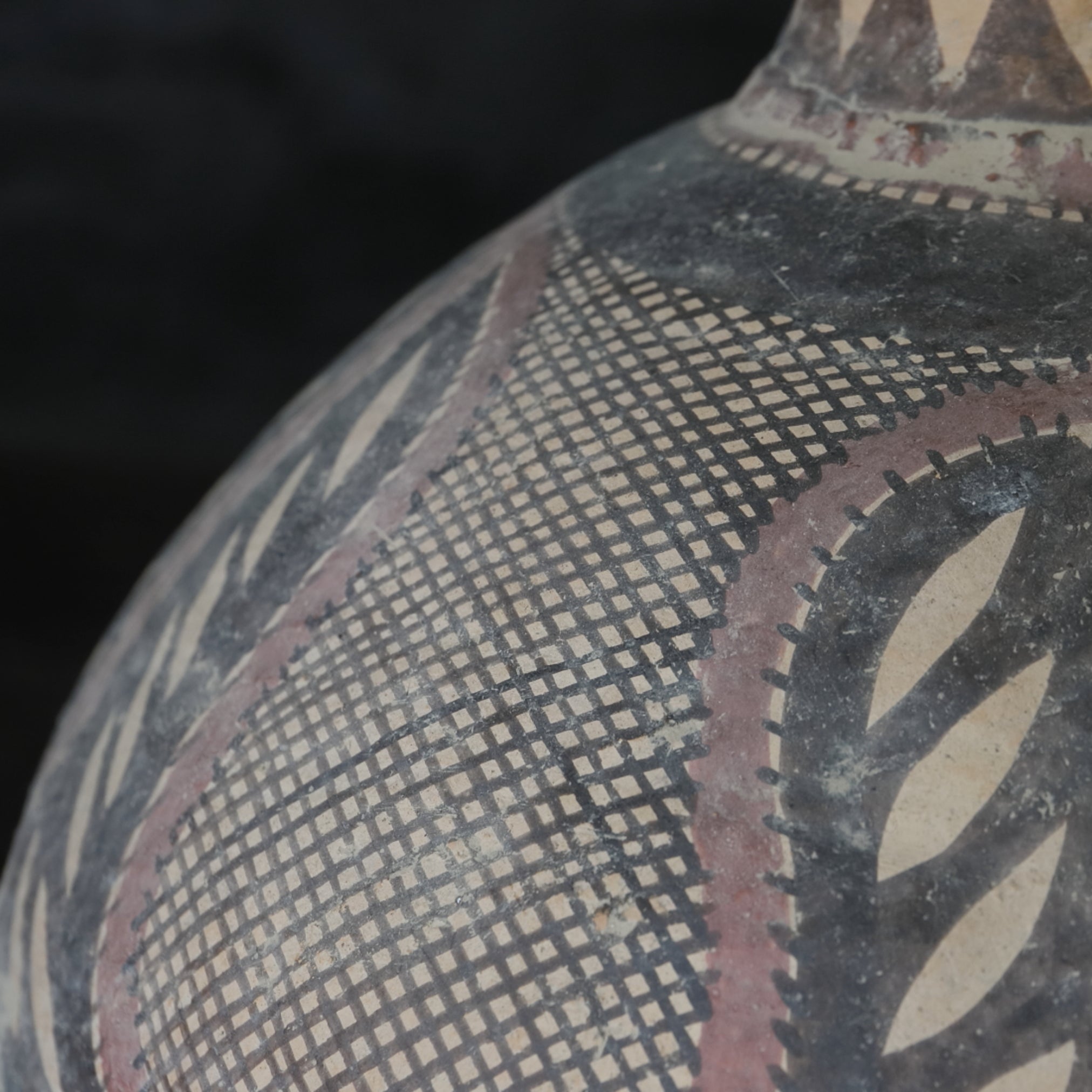 Yangshao pottery large pot Majiayao culture/3300-2050BCE