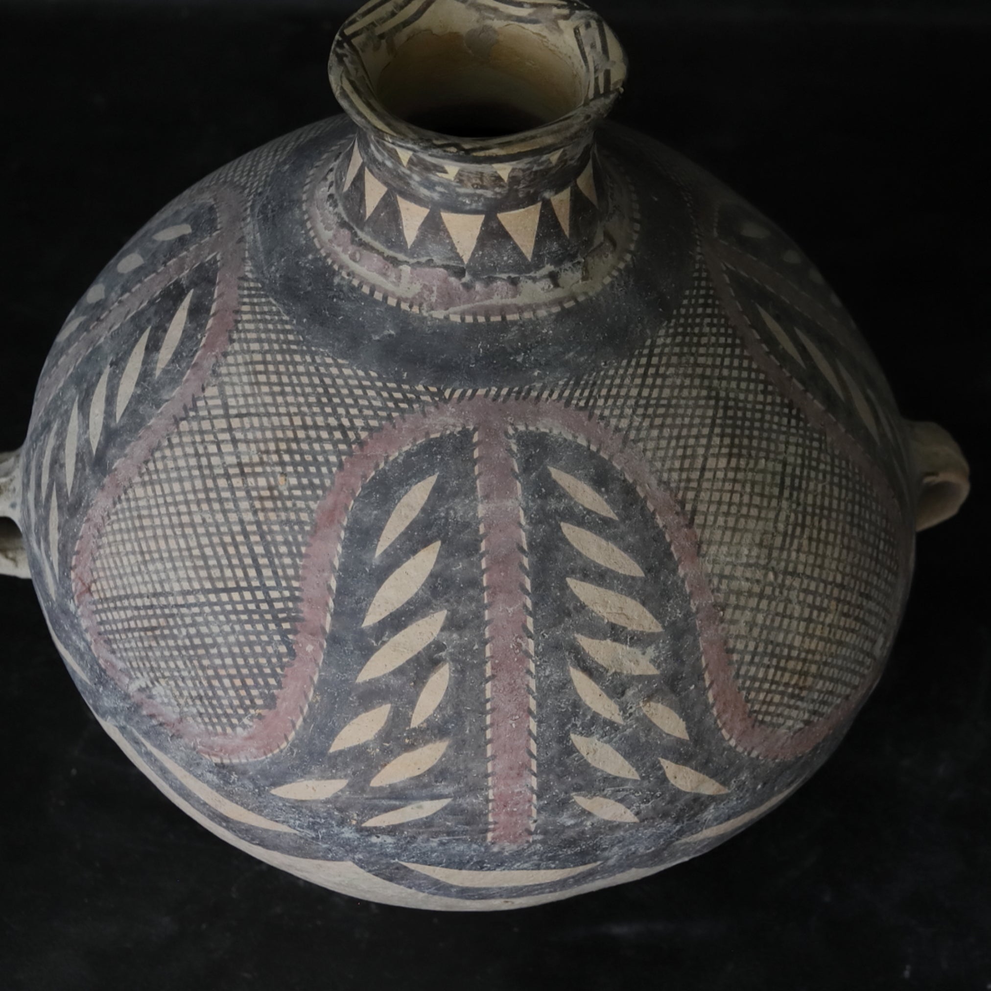 Yangshao pottery large pot Majiayao culture/3300-2050BCE