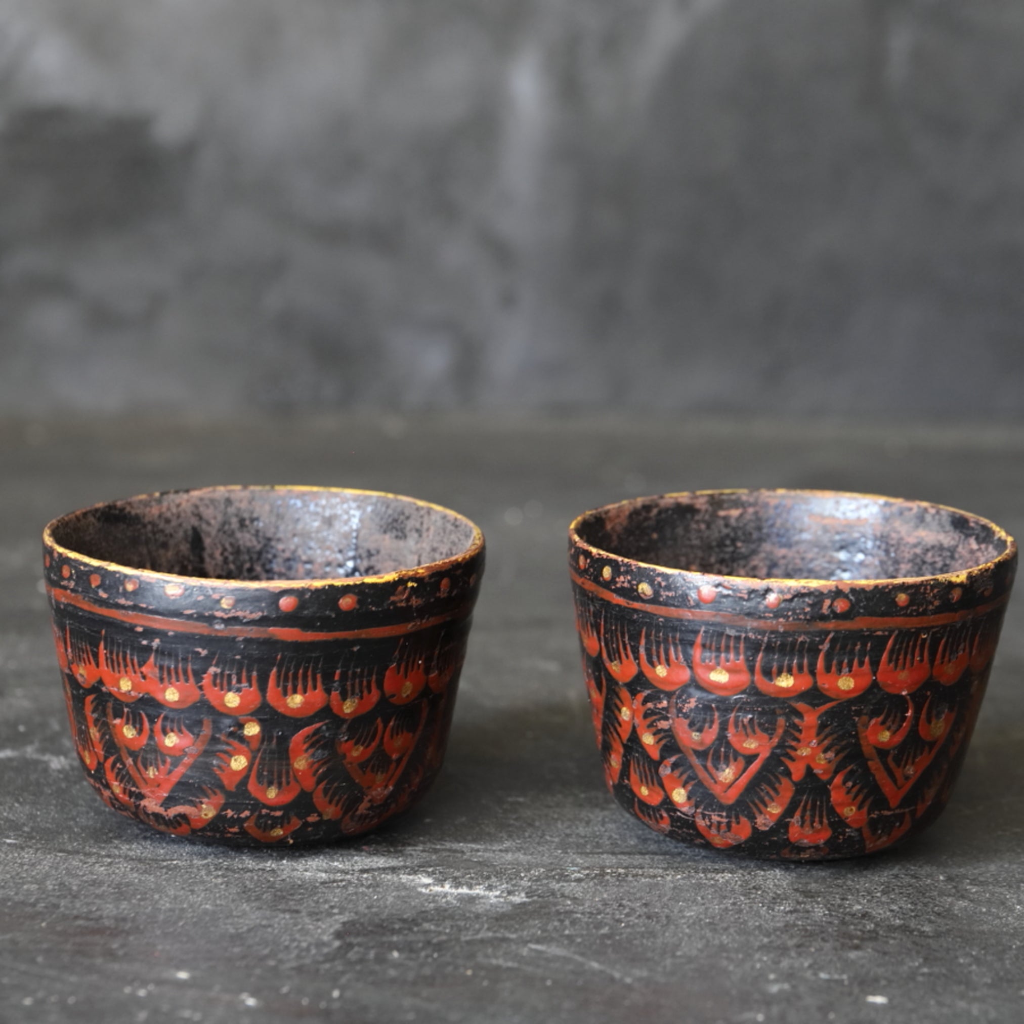 A pair of antique lacquered bowls 16th-19th century