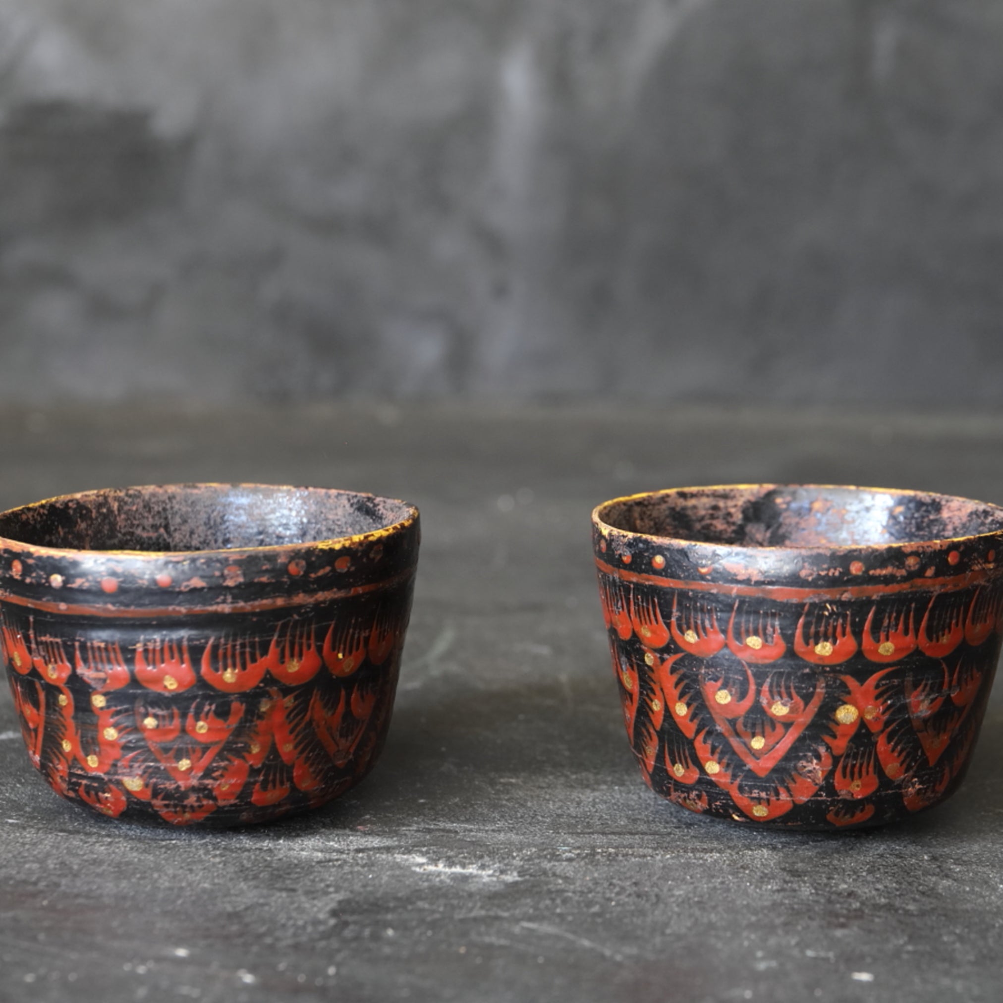 A pair of antique lacquered bowls 16th-19th century