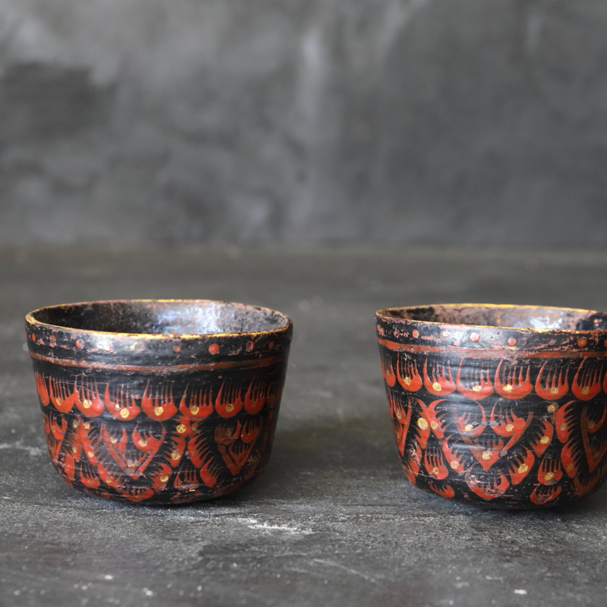 A pair of antique lacquered bowls 16th-19th century