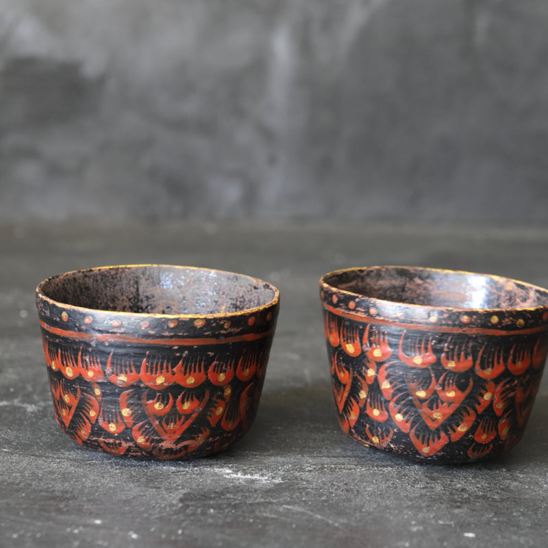 A pair of antique lacquered bowls 16th-19th century