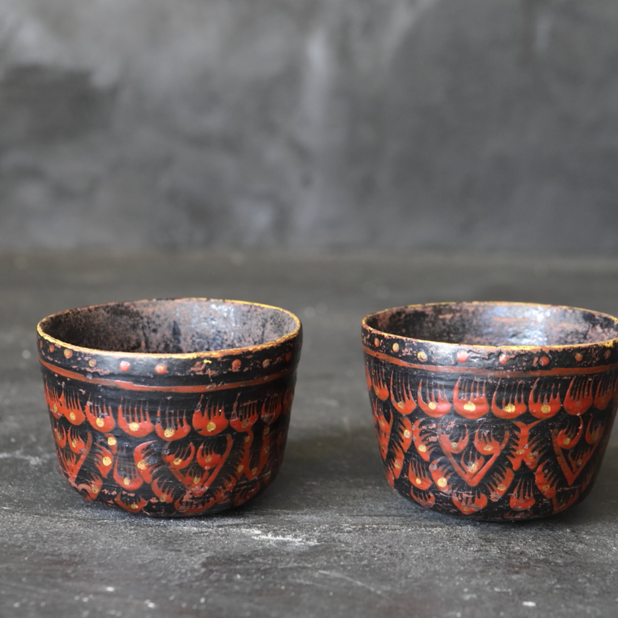 A pair of antique lacquered bowls 16th-19th century