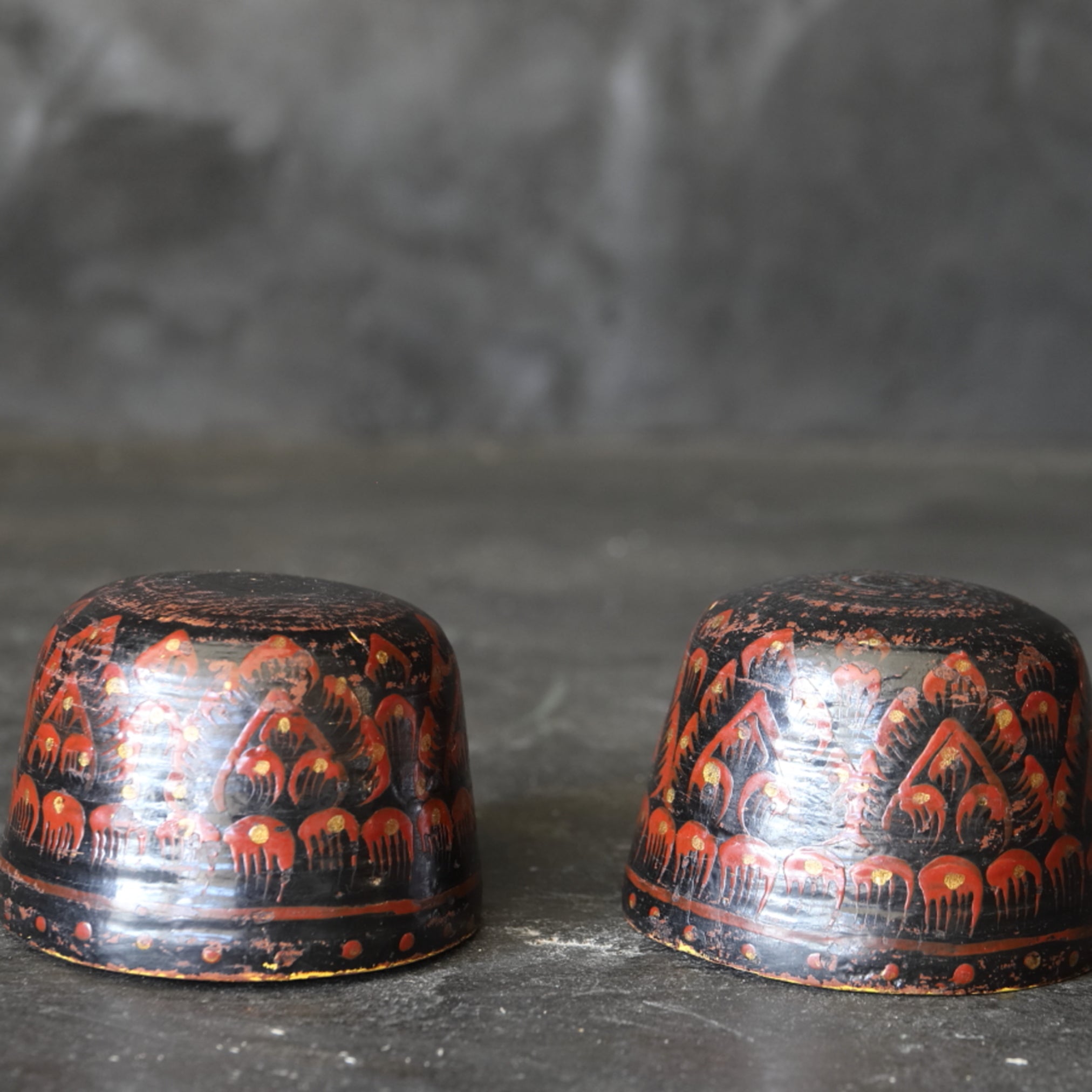 A pair of antique lacquered bowls 16th-19th century