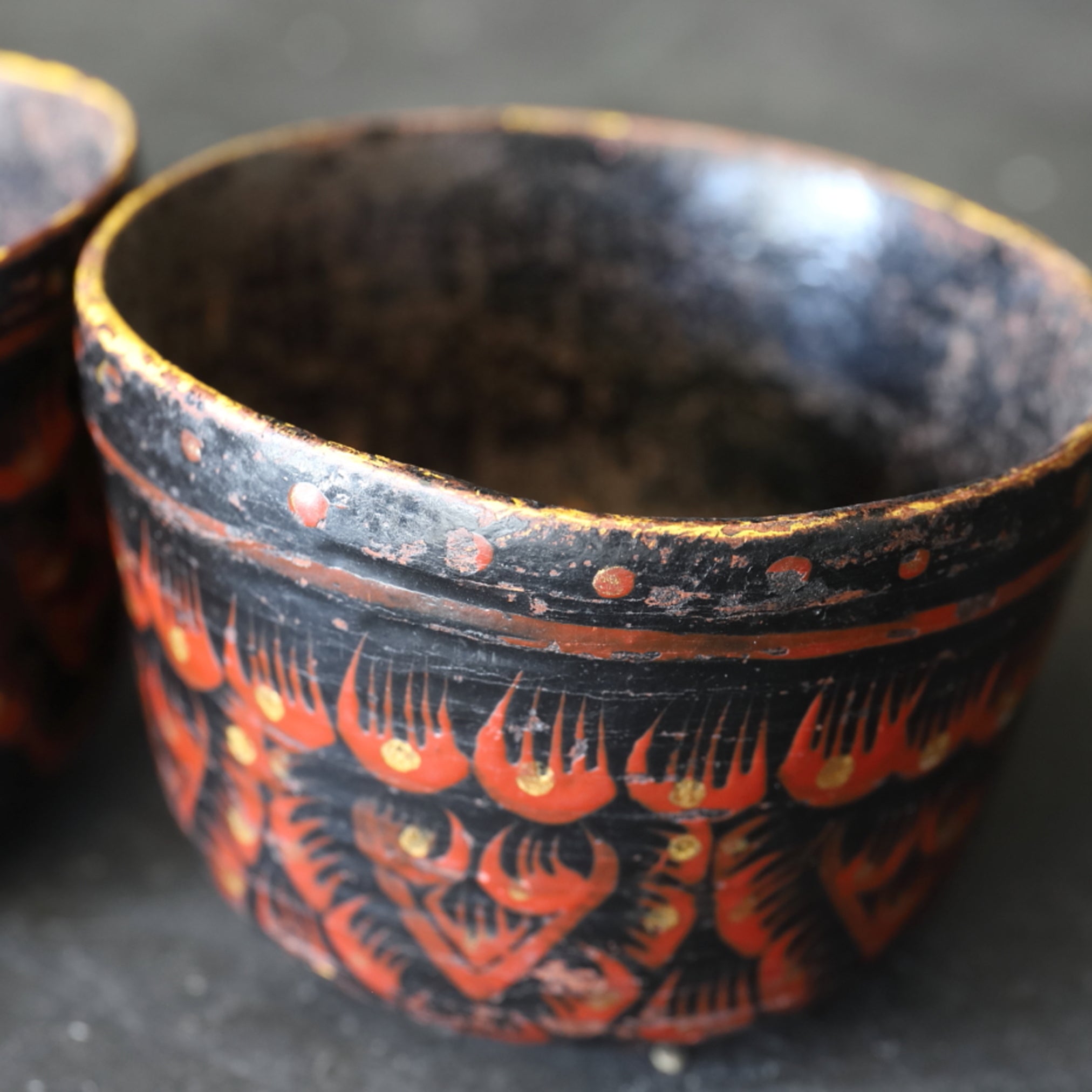 A pair of antique lacquered bowls 16th-19th century