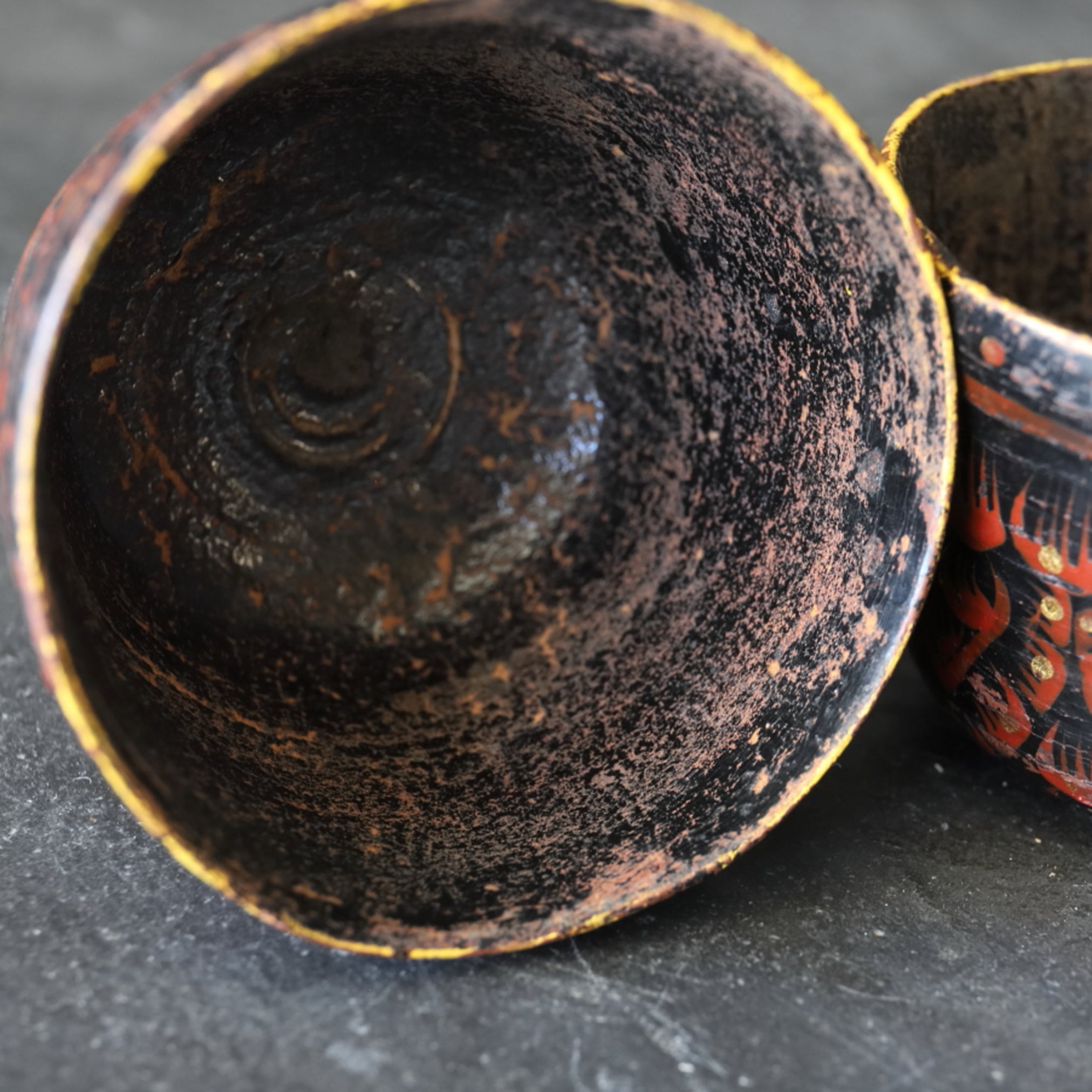 A pair of antique lacquered bowls 16th-19th century