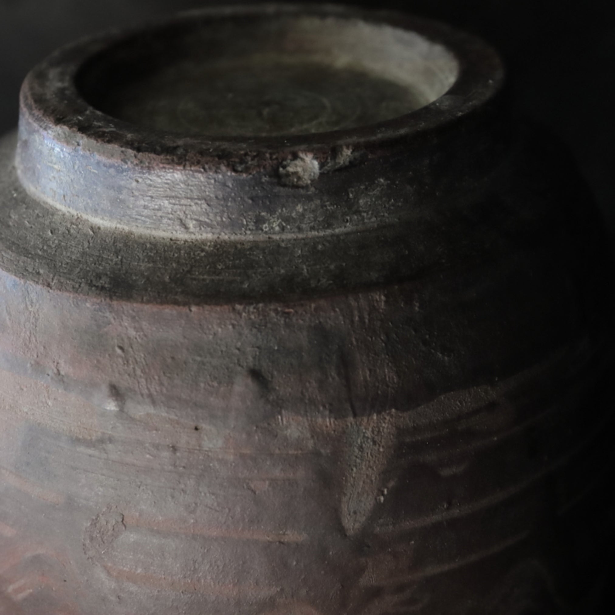 Ko-Karatsu Jar with brown glaze design Azuchimomoyama-Edo/1573-1867CE