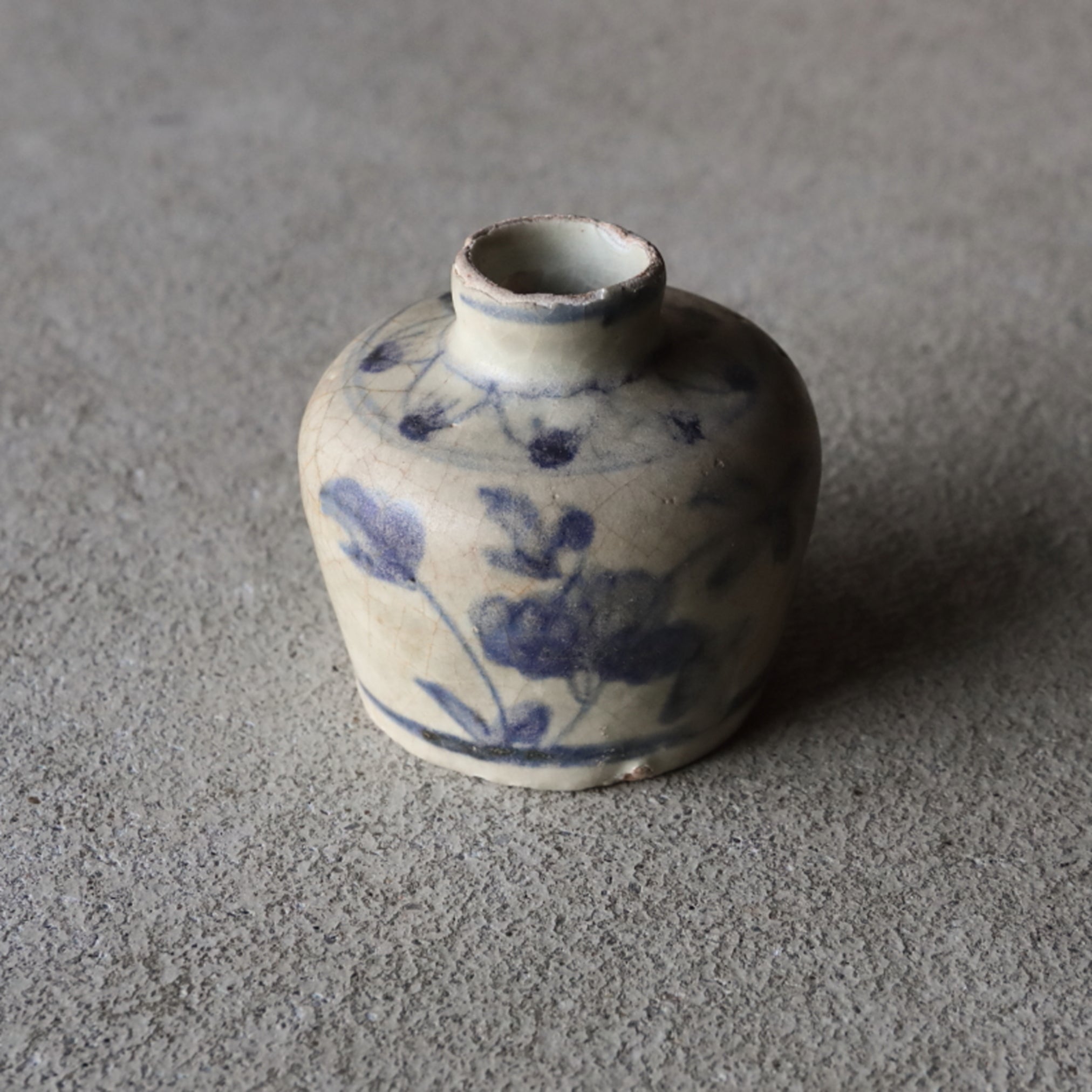 Annan Blue and white wares small Vase 12th-16th centuries