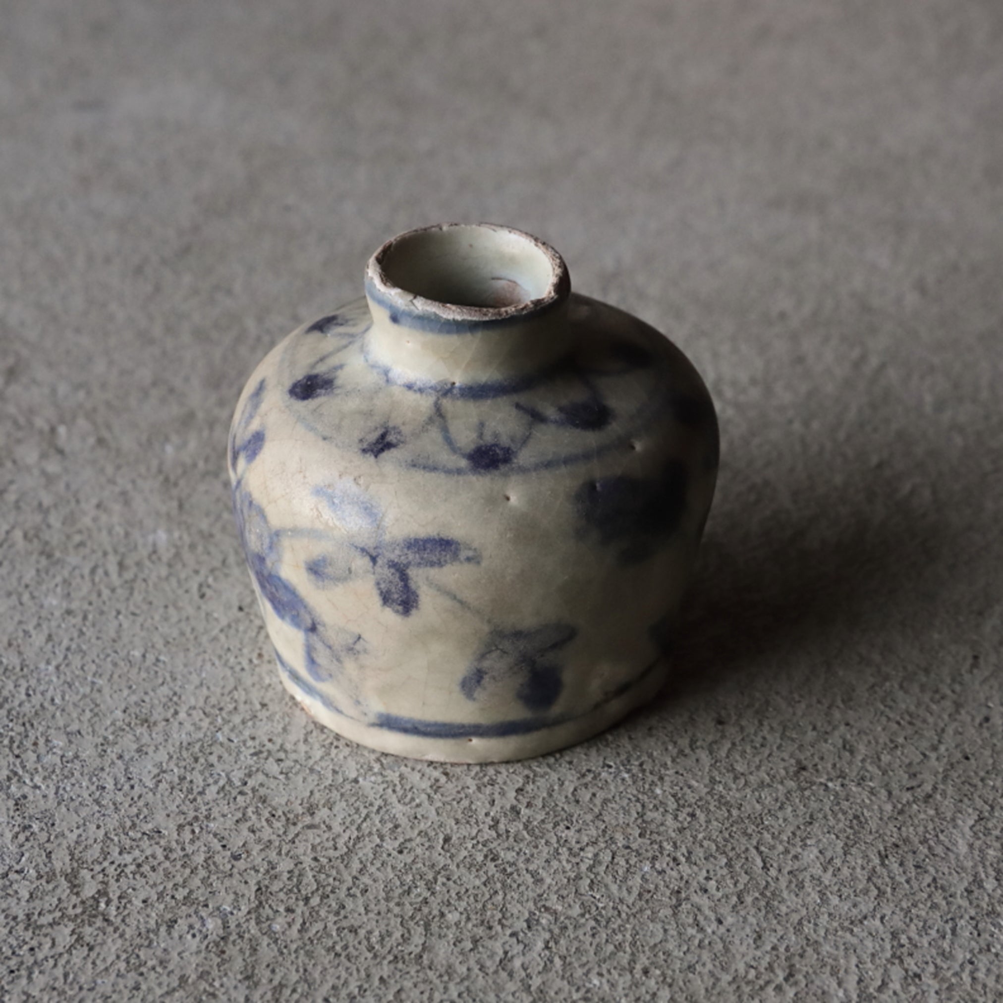 Annan Blue and white wares small Vase 12th-16th centuries