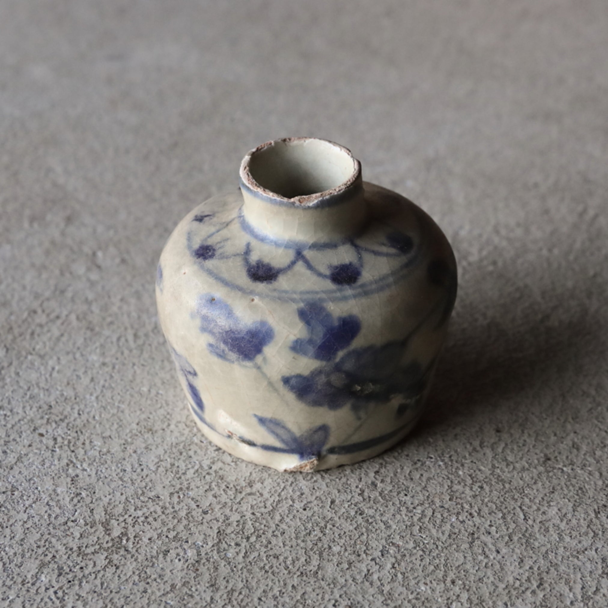 Annan Blue and white wares small Vase 12th-16th centuries