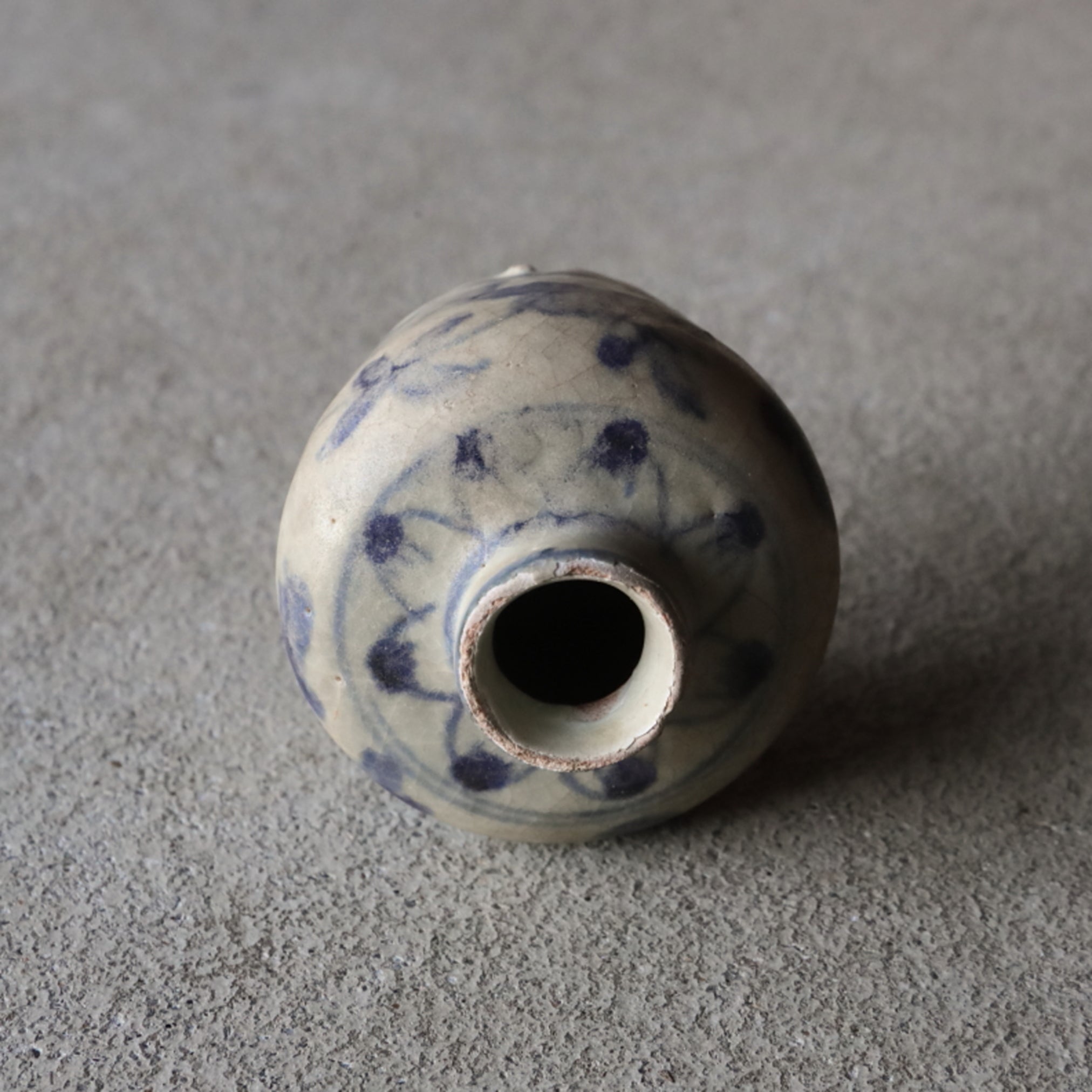 Annan Blue and white wares small Vase 12th-16th centuries