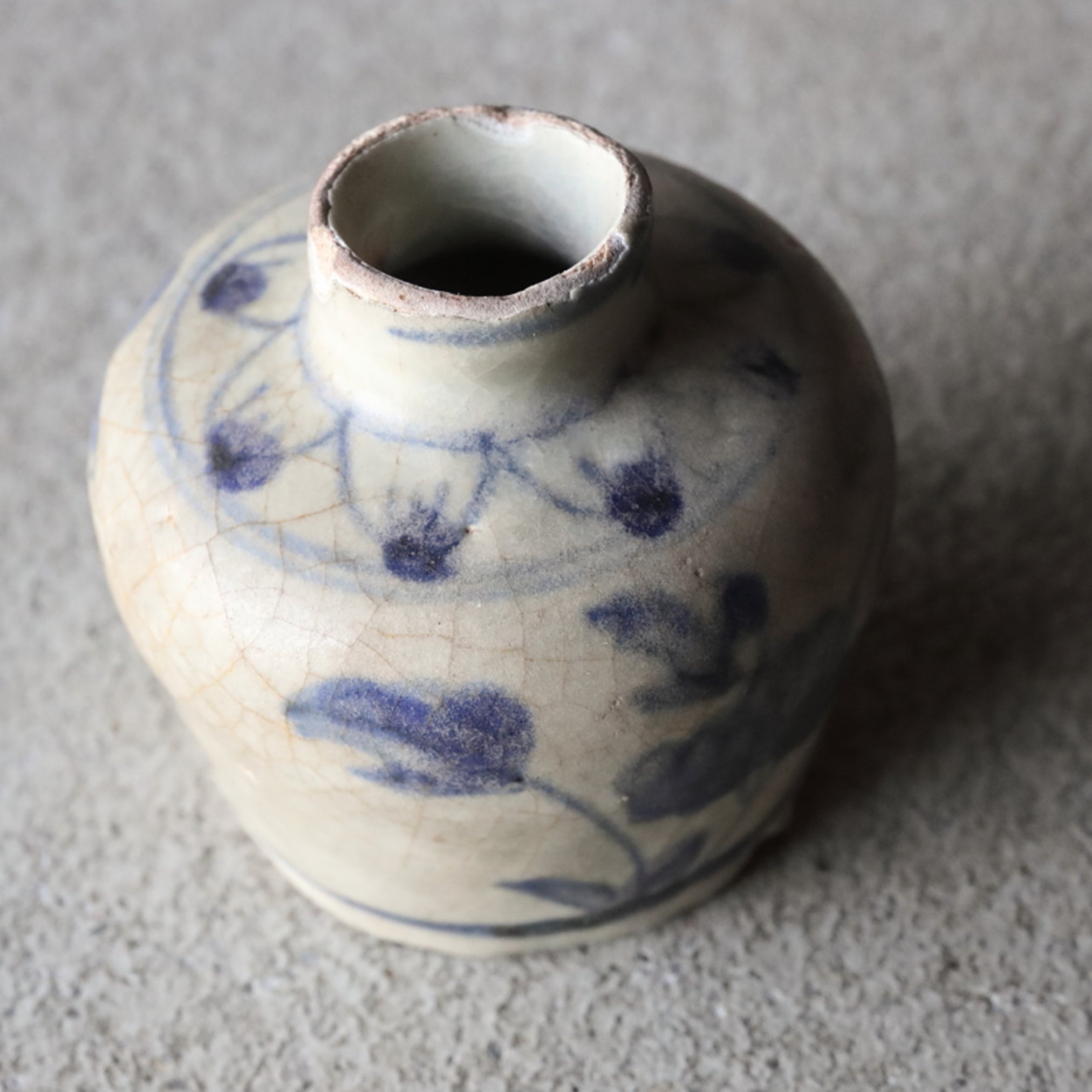 Annan Blue and white wares small Vase 12th-16th centuries