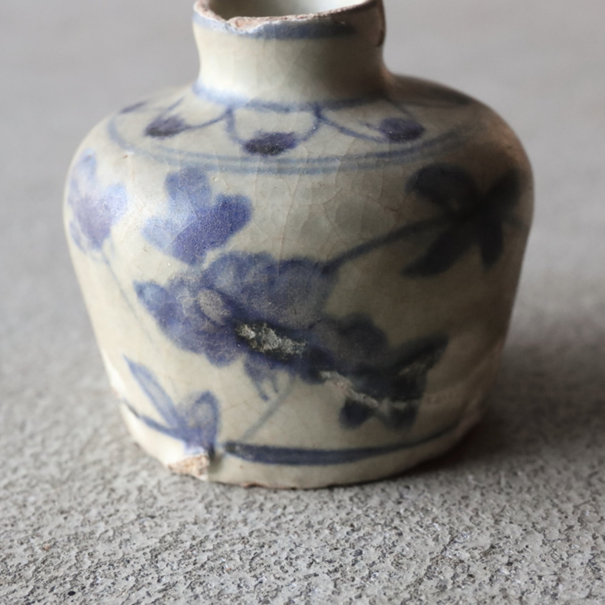 Annan Blue and white wares small Vase 12th-16th centuries