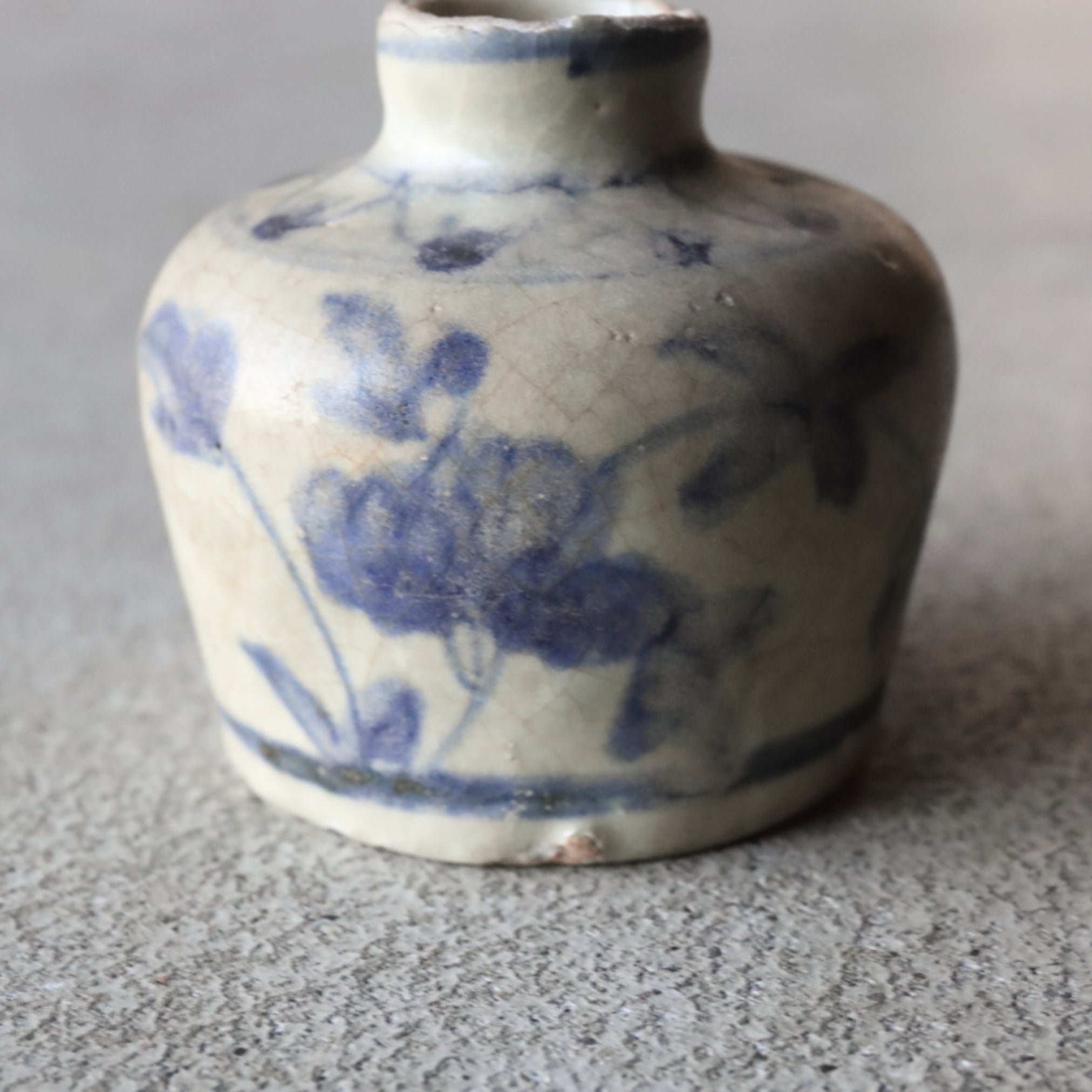 Annan Blue and white wares small Vase 12th-16th centuries