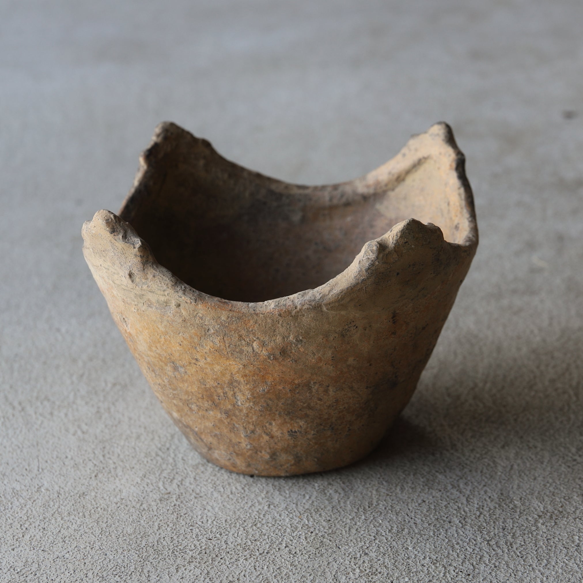 Shallow bowl type Jomon pottery Jomon/10000-300BCE