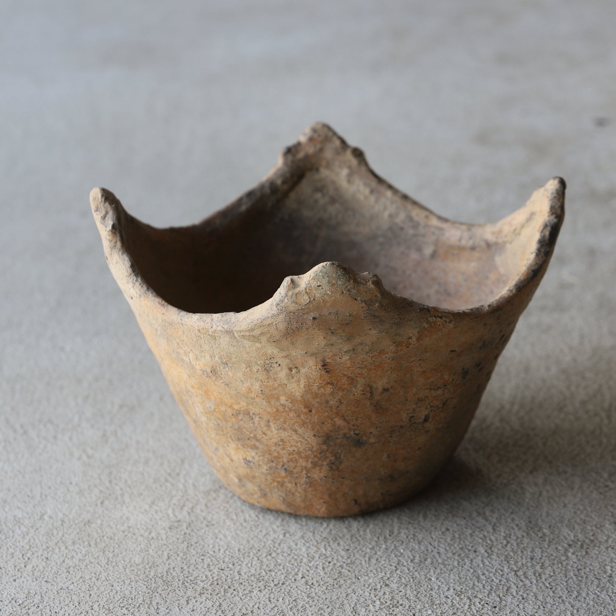 Shallow bowl type Jomon pottery Jomon/10000-300BCE