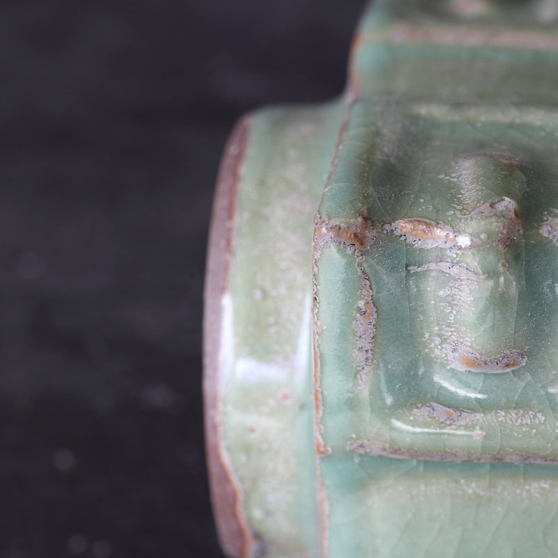 青磁琮形瓶 明時代/1368-1644CE