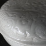 white porcelain cover with engraved grass pattern Qing Dynasty/1616-1911CE