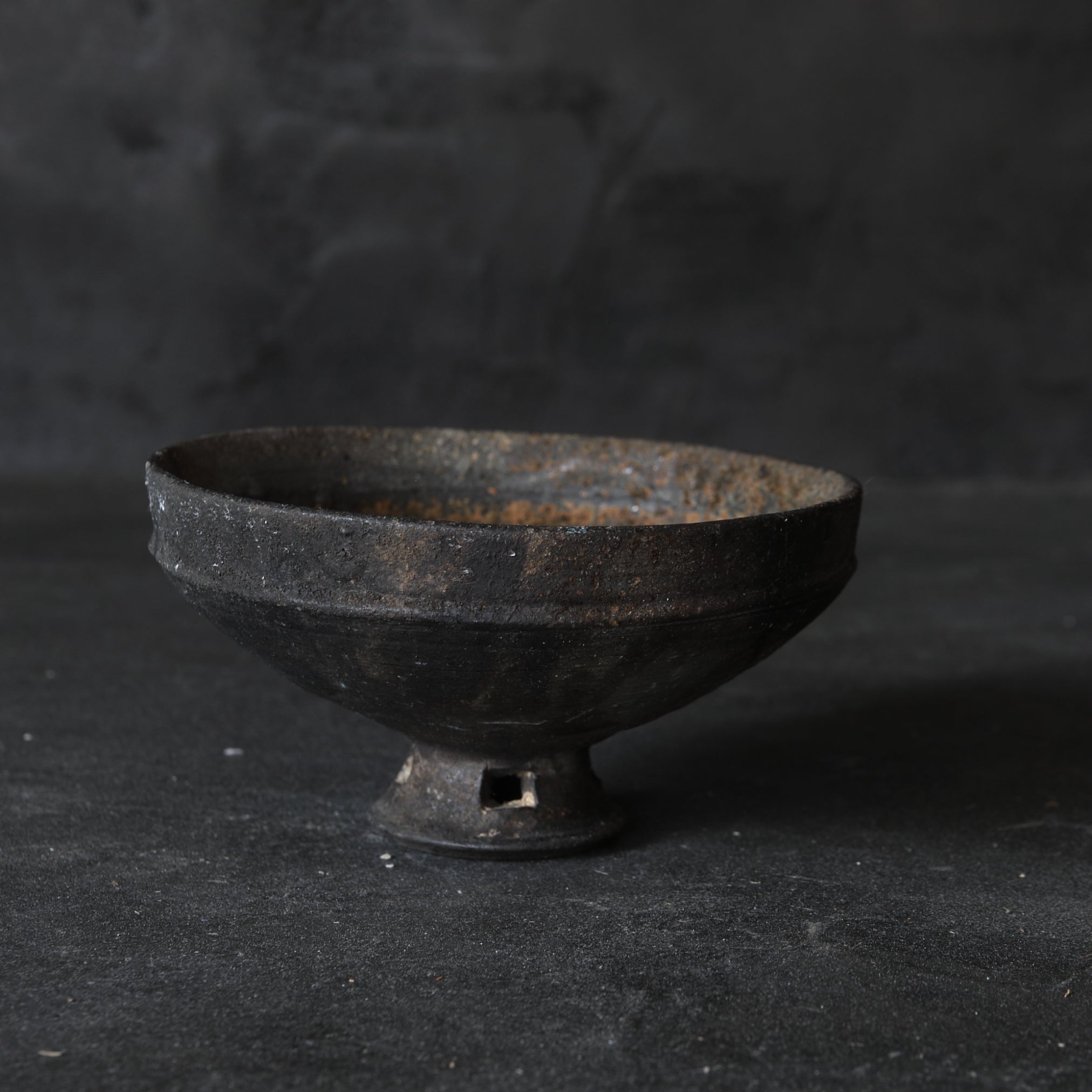 Sue ware Bowl with stand Kofun/250-581CE