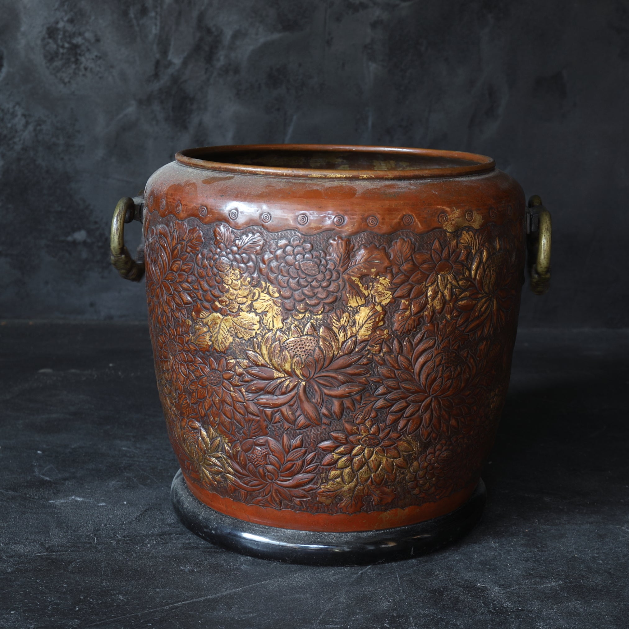 Bronze bell-shaped brazier with double dragon handle Edo/1603-1867CE