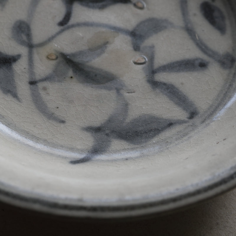 Ko‐Sometsuke grass pattern plate Ming Dynasty/1368-1644CE