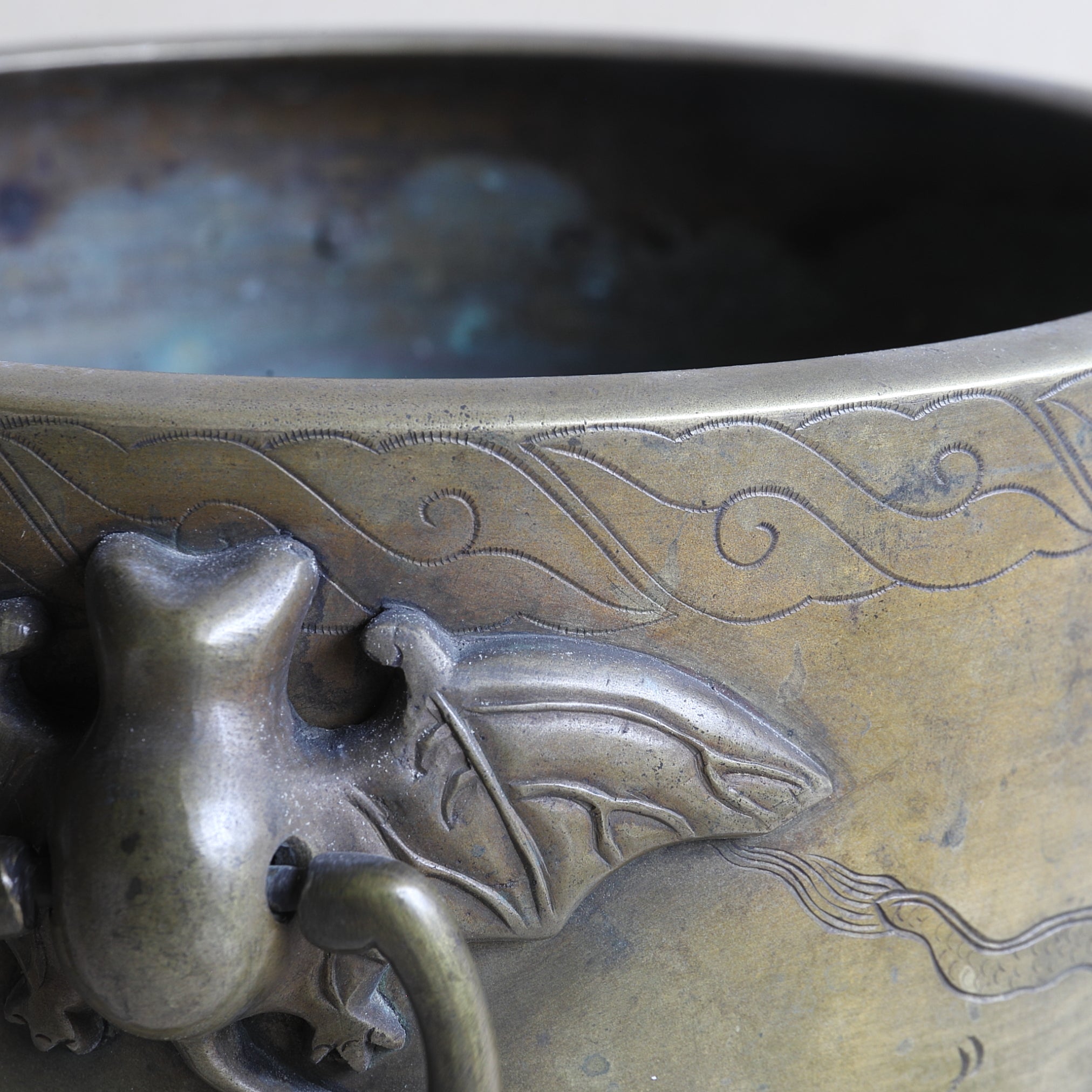 Kanaya Gorosaburo-zo Sand-lined brazier with rain dragon design and bat hand Edo/1603-1867CE