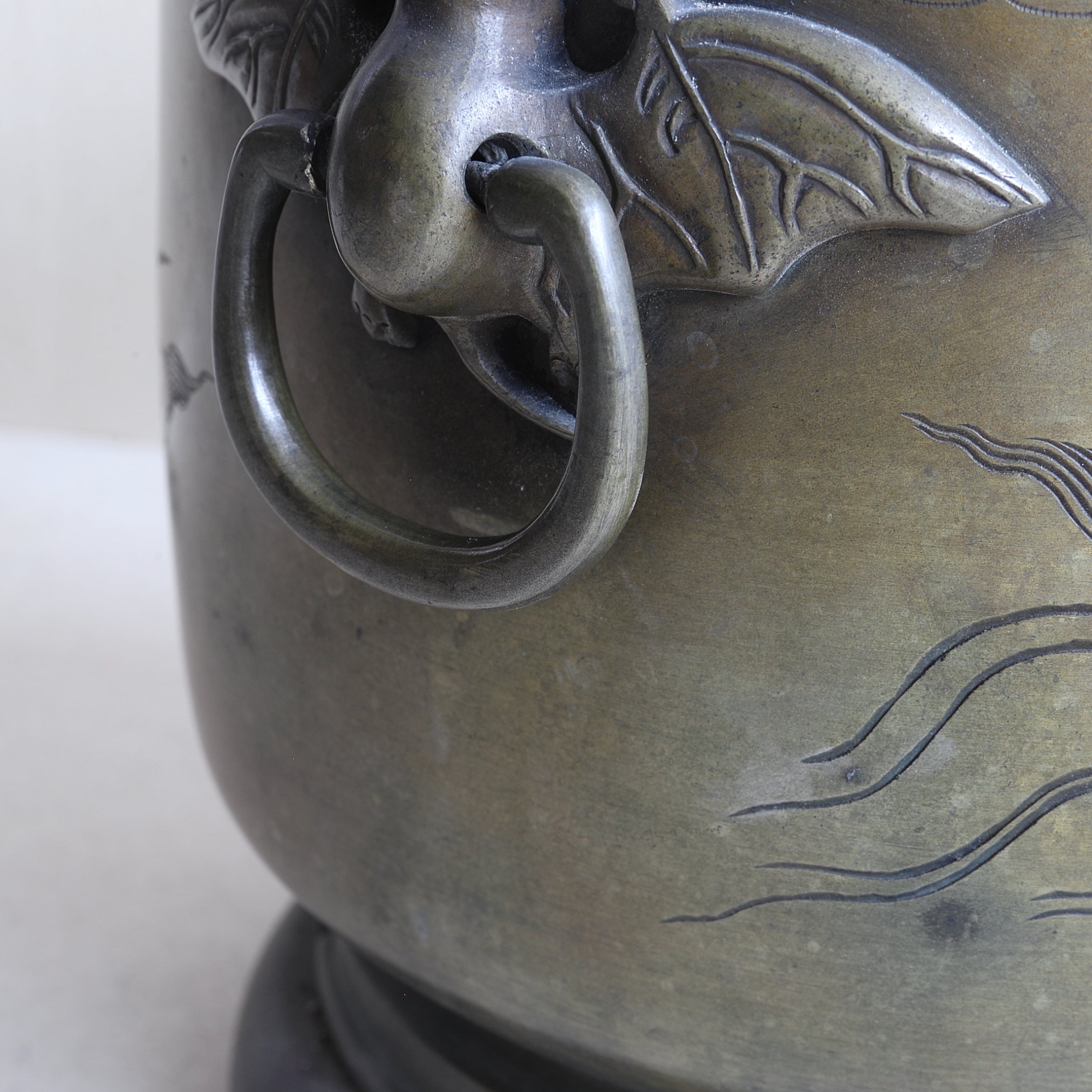 Kanaya Gorosaburo-zo Sand-lined brazier with rain dragon design and bat hand Edo/1603-1867CE