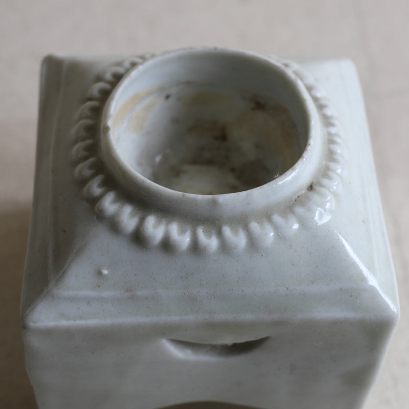 Koimari white porcelain square cup stand with transparent moon cloud design Edo/1603-1867CE