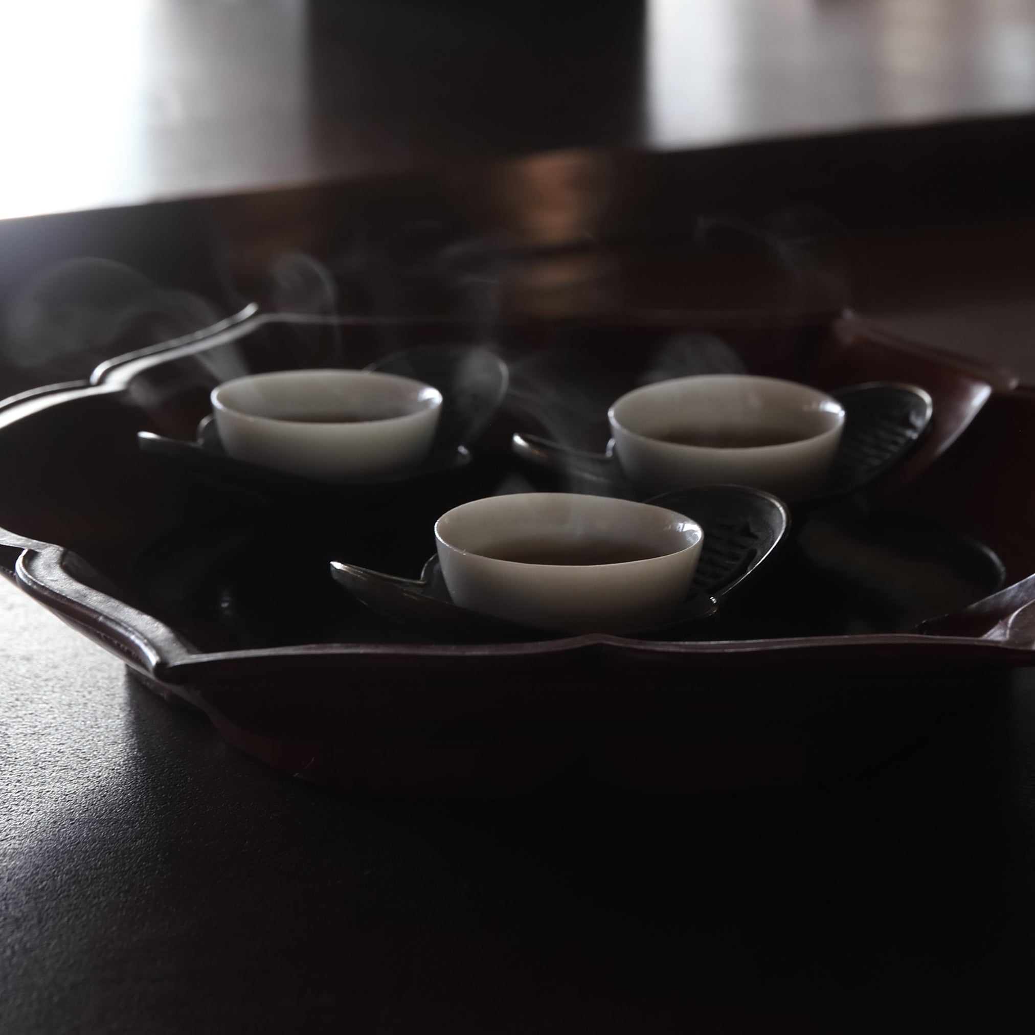 Vermillion lacquer flower-shaped tray Yuan-Ming Dynasty/1206-1644CE